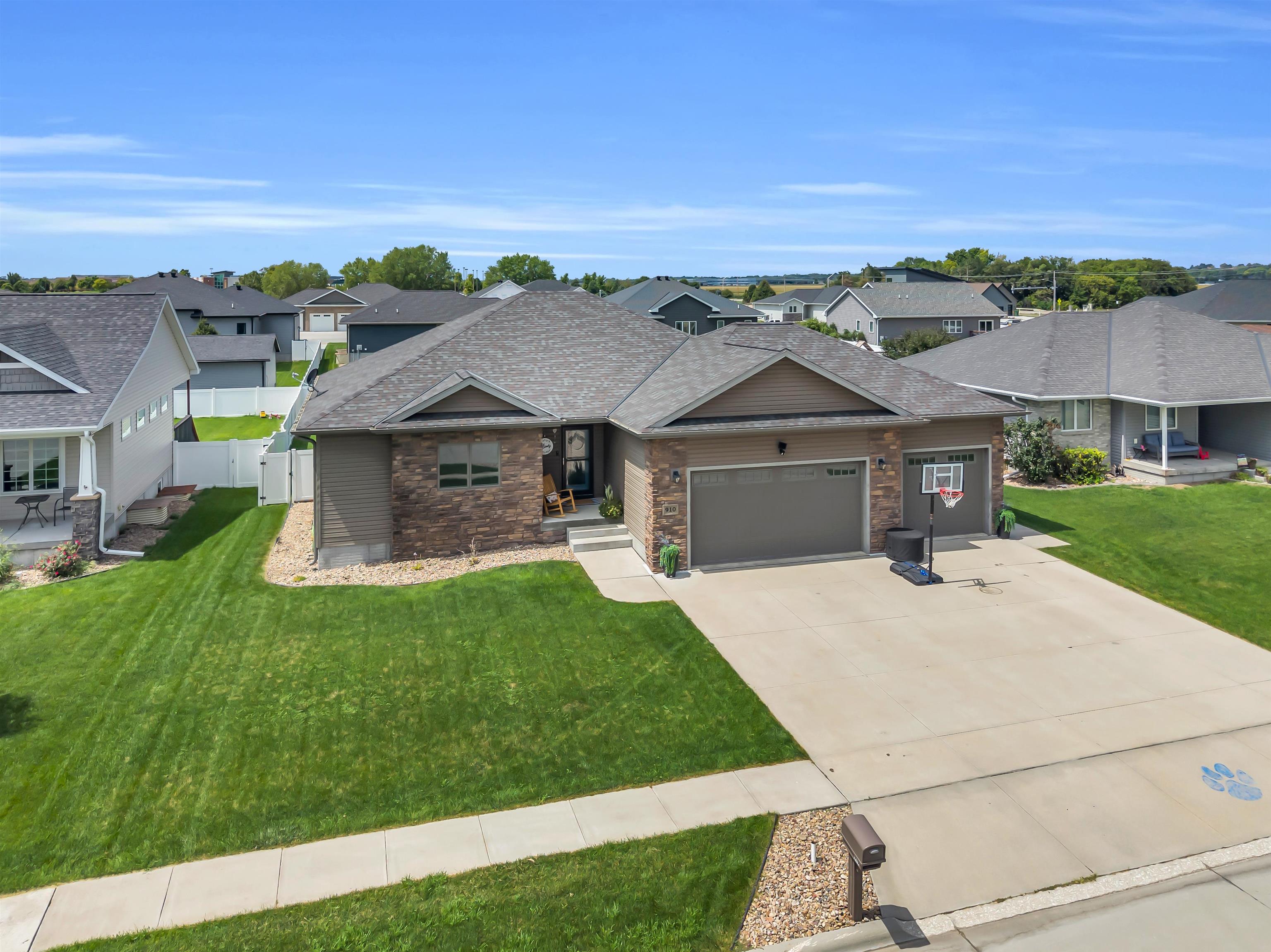 910 16th Avenue, Kearney, Nebraska 68845, 5 Bedroom Bedrooms, ,3 BathroomBathrooms,Residential,for Sale,910 16th Avenue,20261206