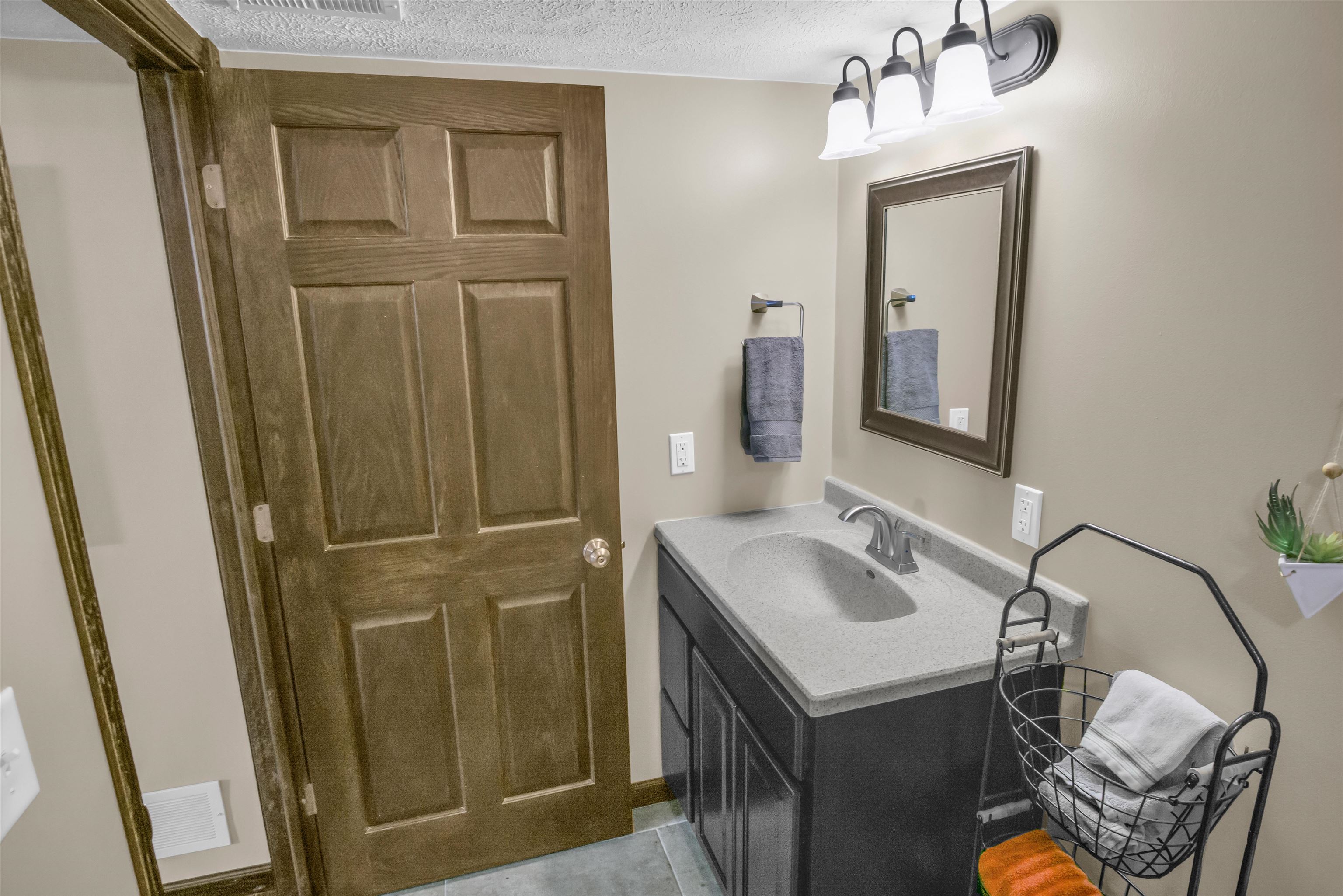 910 16th Avenue, Kearney, Nebraska 68845, 5 Bedroom Bedrooms, ,3 BathroomBathrooms,Residential,for Sale,910 16th Avenue,20261206