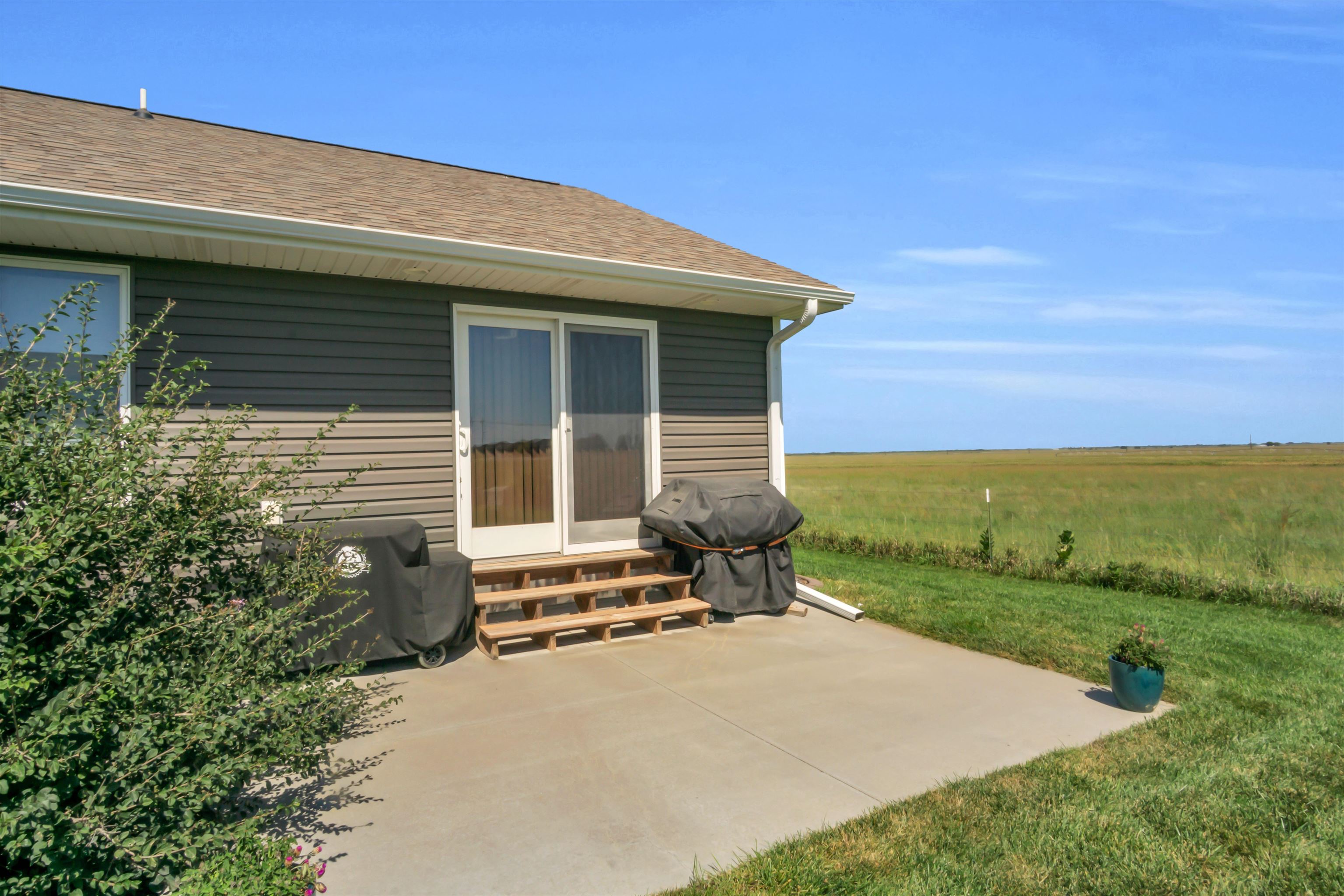 2005 E 58th Street, Kearney, Nebraska 68847, 5 Bedroom Bedrooms, ,2 BathroomBathrooms,Residential,for Sale,2005 E 58th Street,20261330