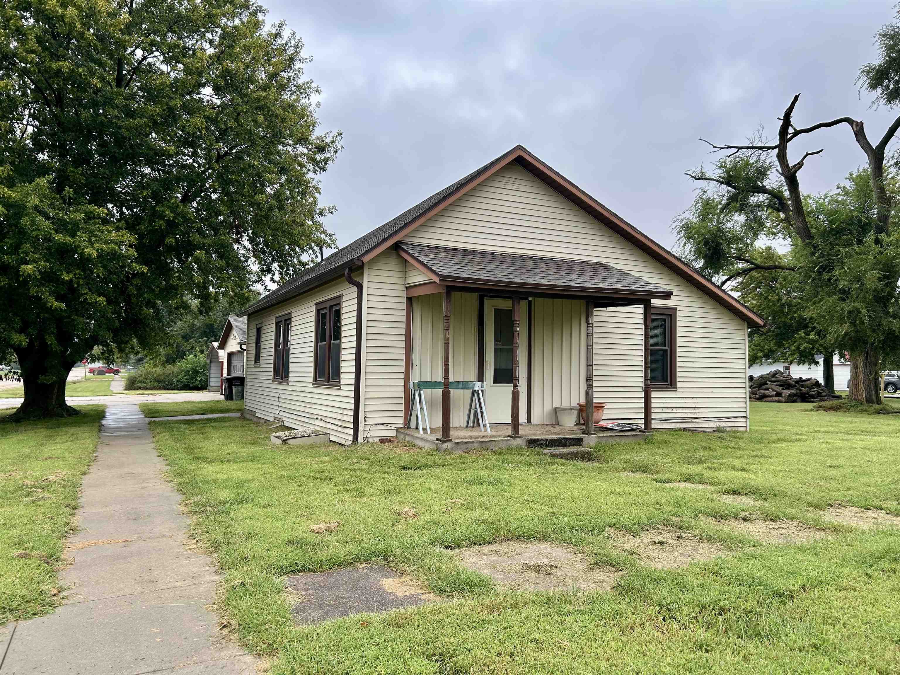 545 4th Avenue, Fairmont, Nebraska 68354, 2 Bedroom Bedrooms, ,2 BathroomBathrooms,Residential,for Sale,545 4th Avenue,20261363