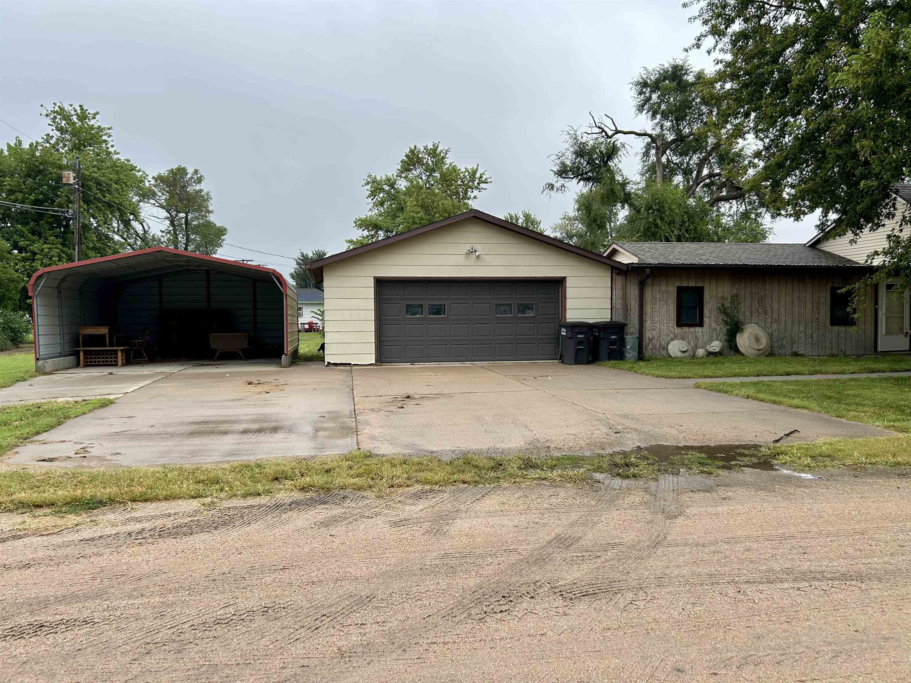 545 4th Avenue, Fairmont, Nebraska 68354, 2 Bedroom Bedrooms, ,2 BathroomBathrooms,Residential,for Sale,545 4th Avenue,20261363