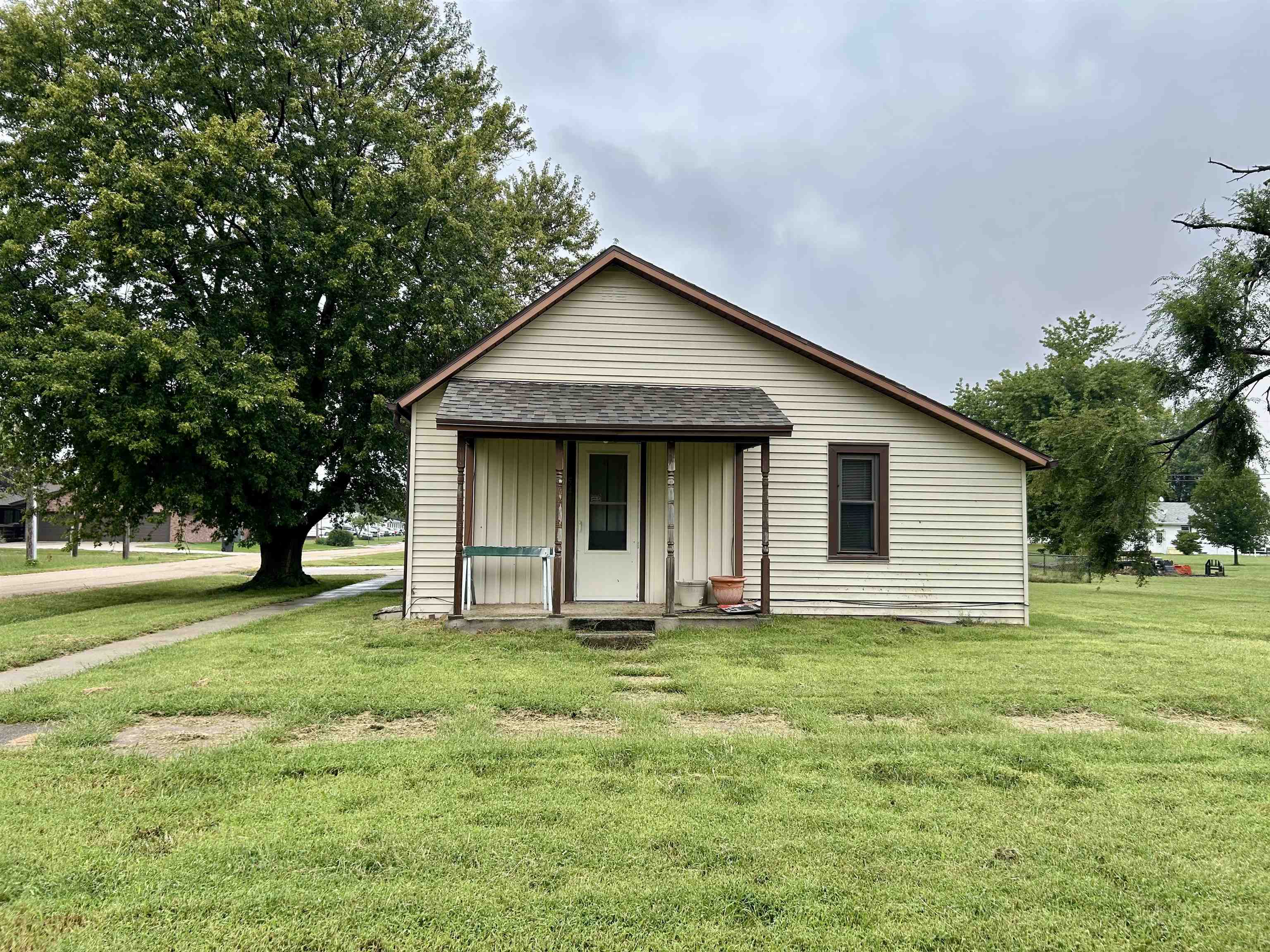 545 4th Avenue, Fairmont, Nebraska 68354, 2 Bedroom Bedrooms, ,2 BathroomBathrooms,Residential,for Sale,545 4th Avenue,20261363