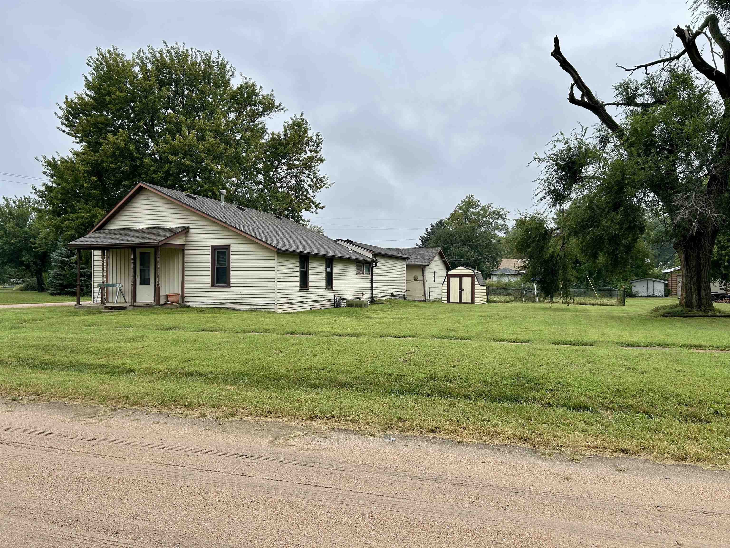 545 4th Avenue, Fairmont, Nebraska 68354, 2 Bedroom Bedrooms, ,2 BathroomBathrooms,Residential,for Sale,545 4th Avenue,20261363