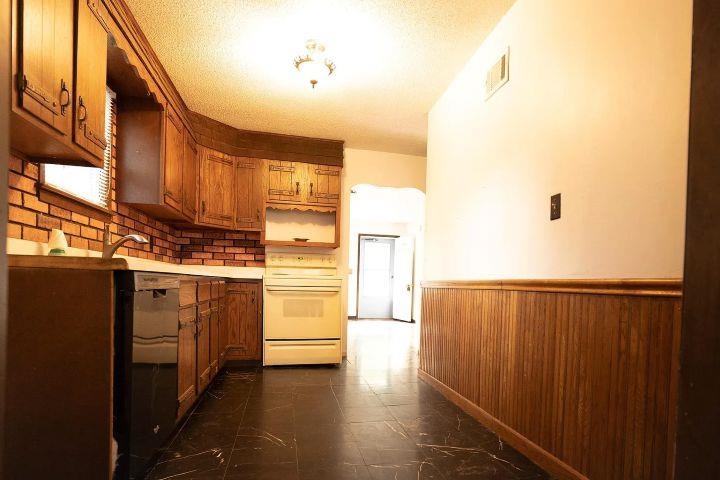 509 W 7th Street, McCook, Nebraska 69001, 2 Bedroom Bedrooms, ,2 BathroomBathrooms,Residential,for Sale,509 W 7th Street,20261371