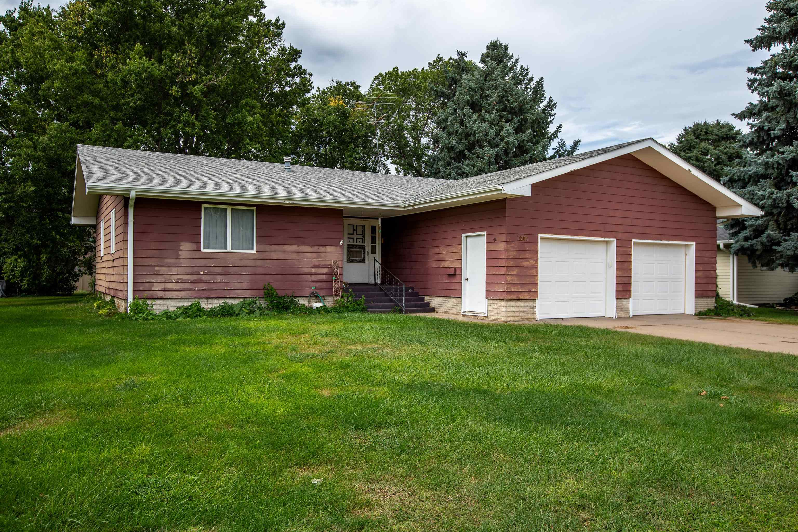 1209 Blaine St, Holdrege, Nebraska 68949, 2 Bedroom Bedrooms, ,2 BathroomBathrooms,Residential,for Sale,1209 Blaine St,20261369