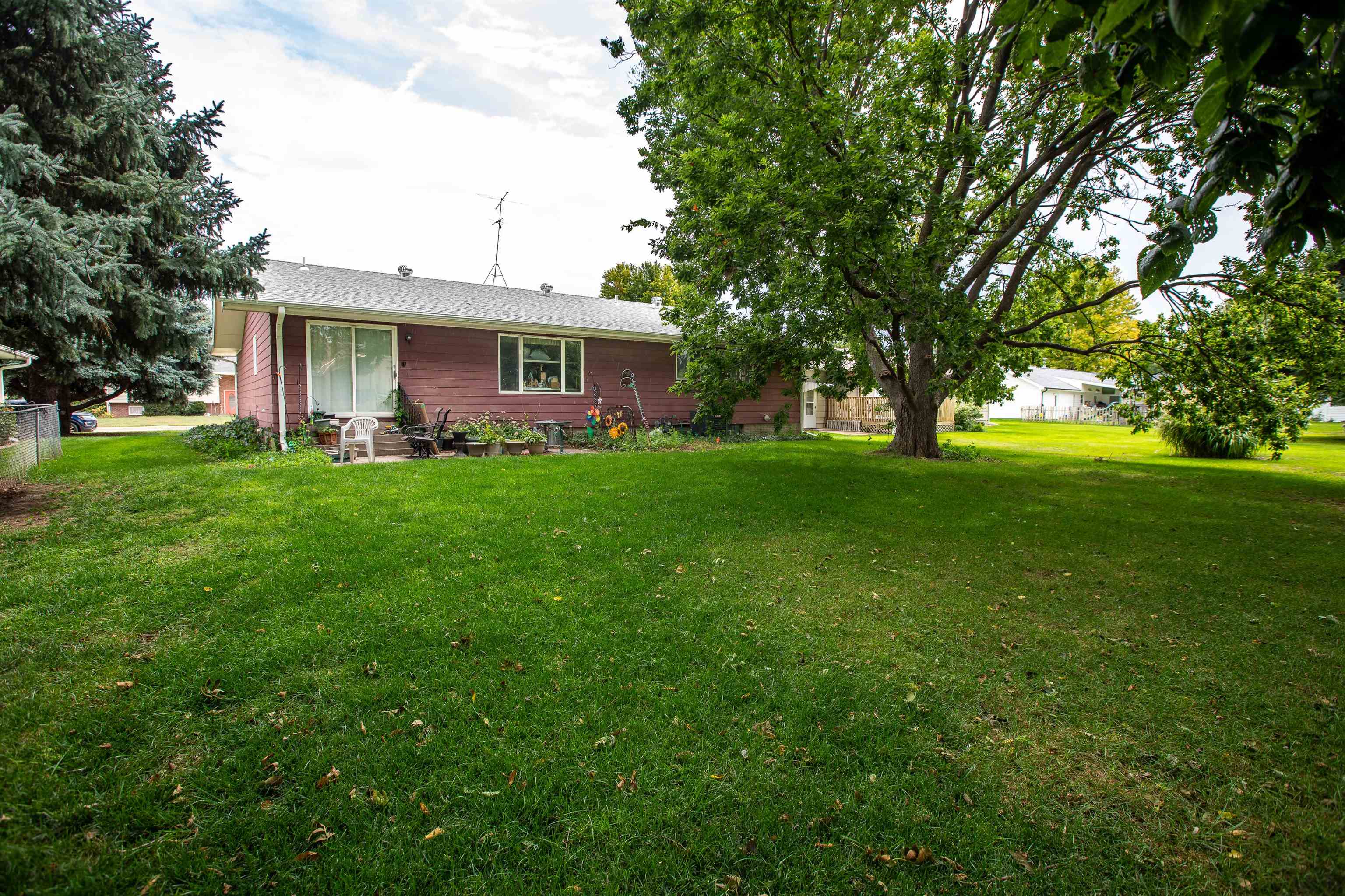 1209 Blaine St, Holdrege, Nebraska 68949, 2 Bedroom Bedrooms, ,2 BathroomBathrooms,Residential,for Sale,1209 Blaine St,20261369