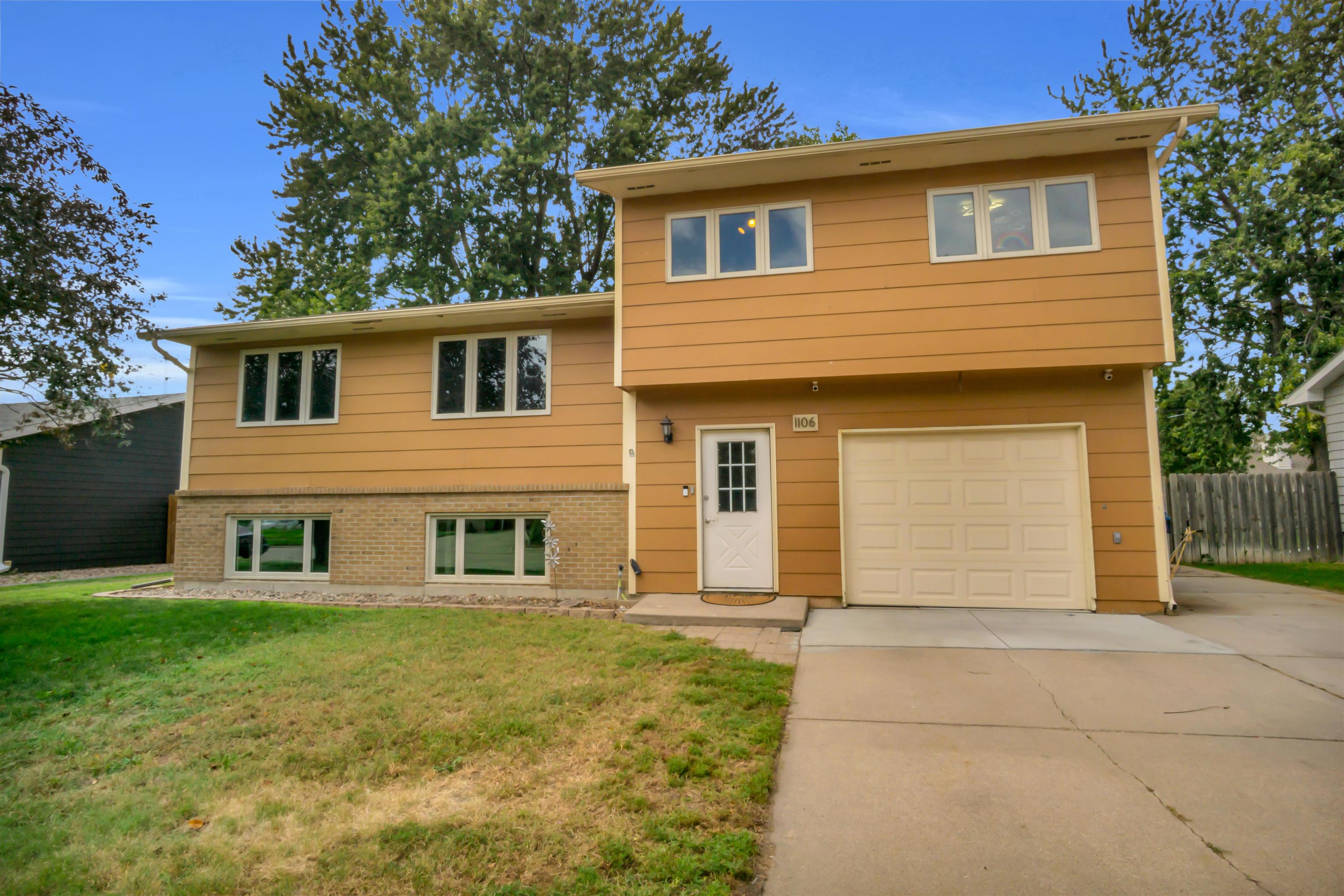 1106 14th Avenue, Kearney, Nebraska 68845, 4 Bedroom Bedrooms, ,2 BathroomBathrooms,Residential,for Sale,1106 14th Avenue,20261373
