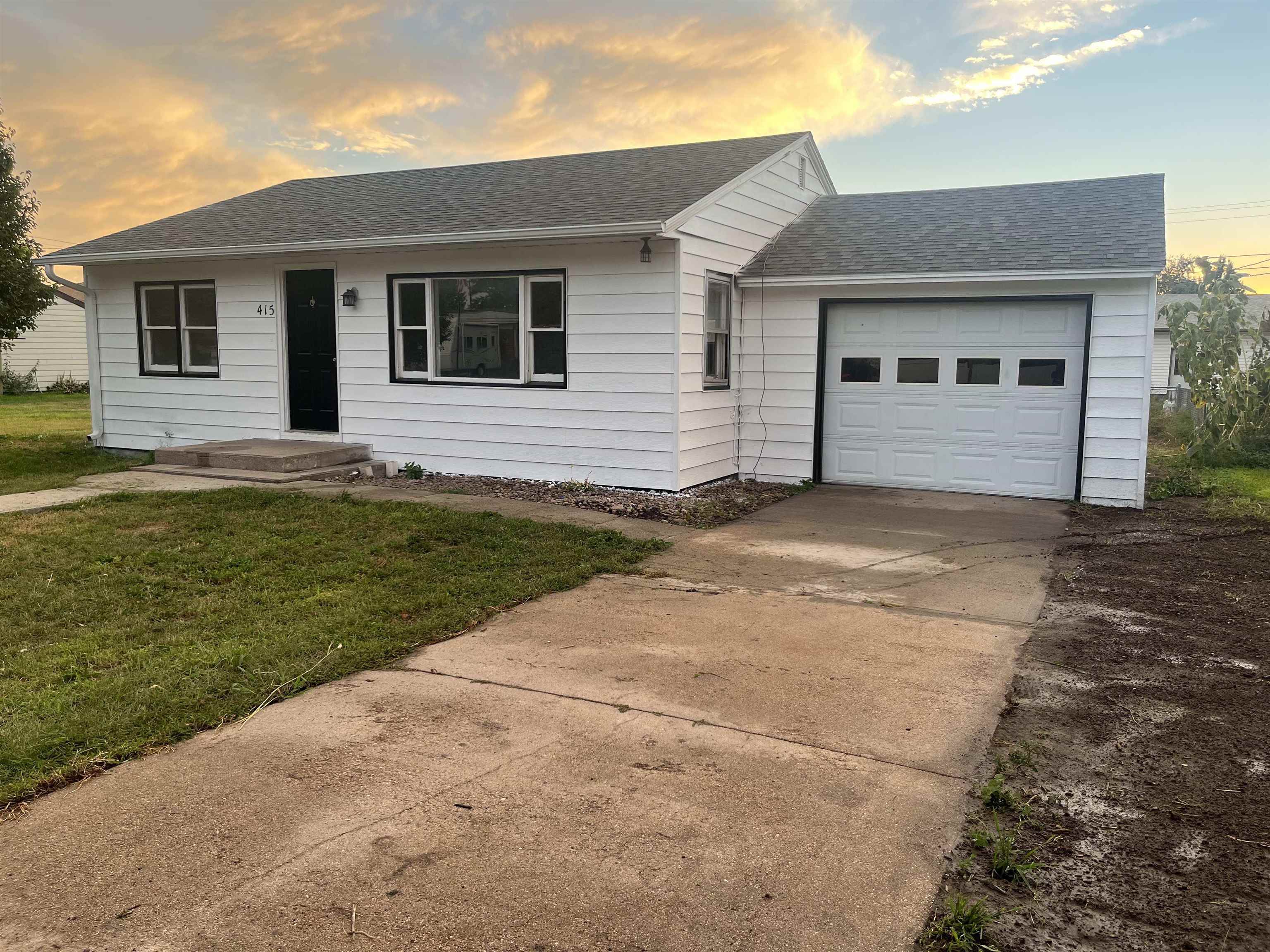 415 N Bond Street, Elm Creek, Nebraska 68836, 2 Bedroom Bedrooms, ,1 BathroomBathrooms,Residential,for Sale,415 N Bond Street,20261376