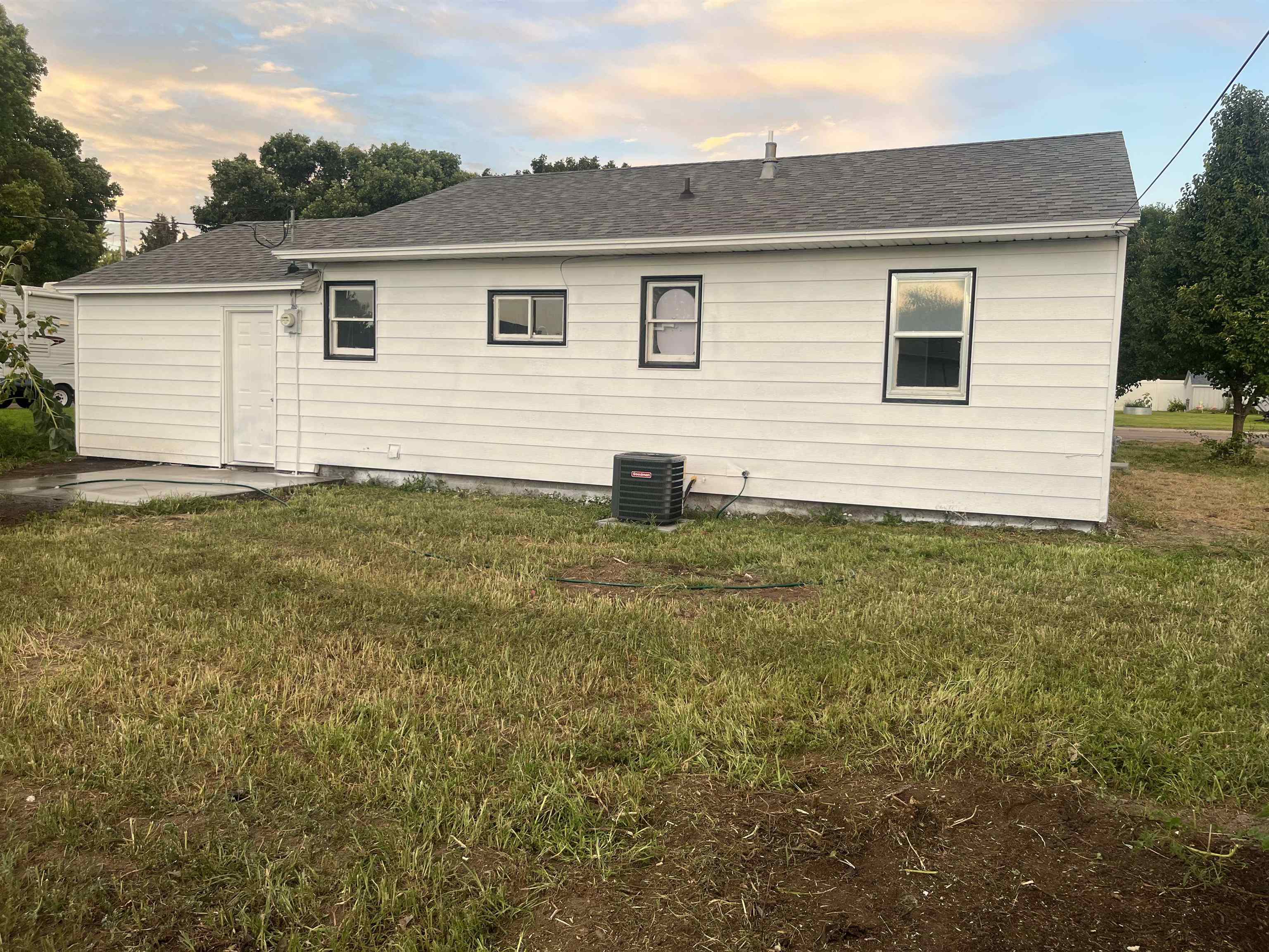 415 N Bond Street, Elm Creek, Nebraska 68836, 2 Bedroom Bedrooms, ,1 BathroomBathrooms,Residential,for Sale,415 N Bond Street,20261376