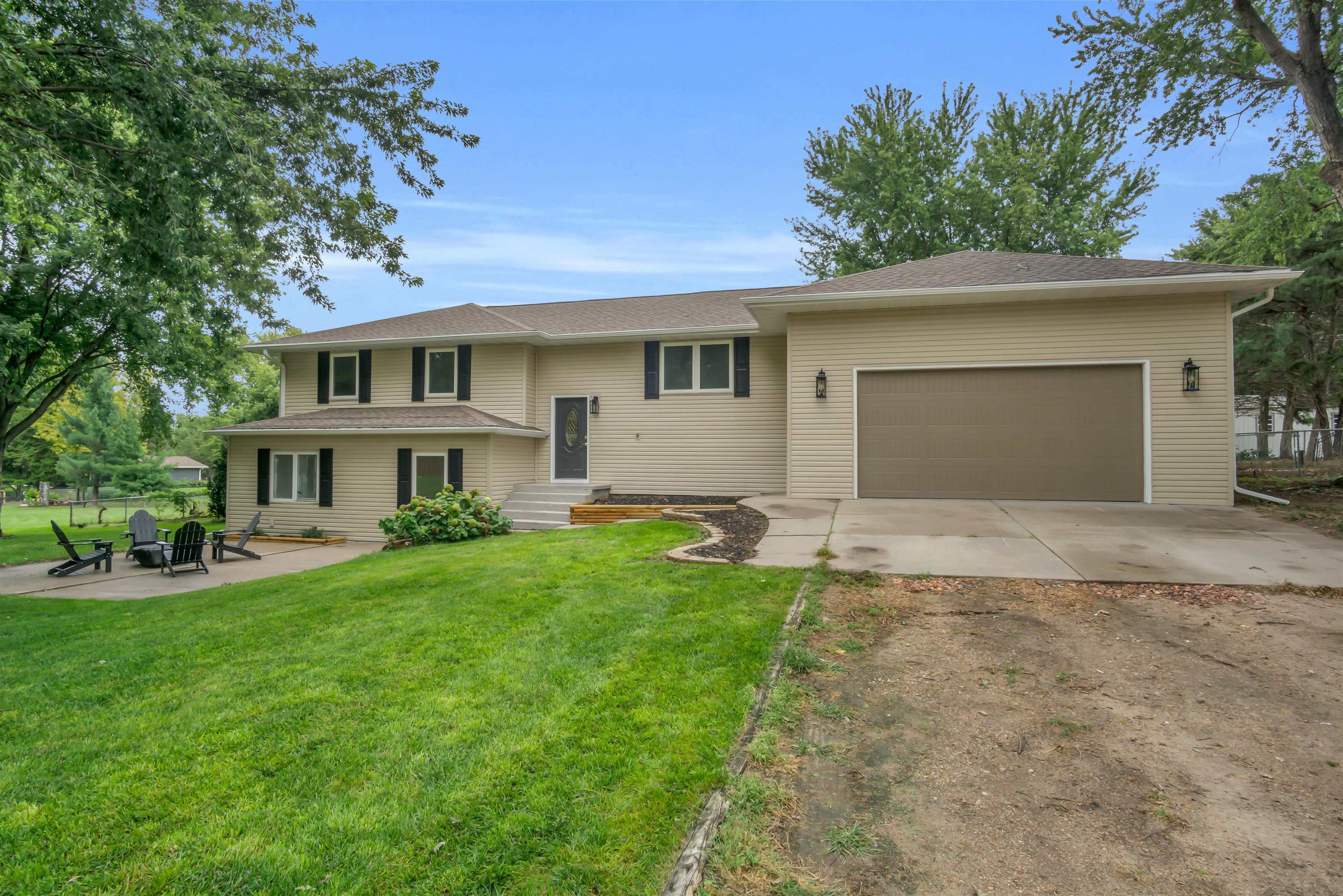 106 Cedar Street, Kearney, Nebraska 68845, 5 Bedroom Bedrooms, ,2 BathroomBathrooms,Residential,for Sale,106 Cedar Street,20261381