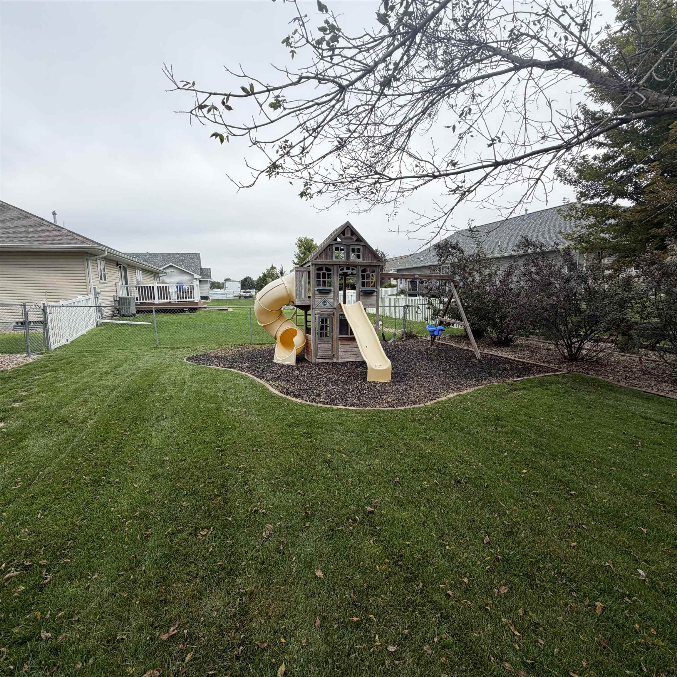 711 13th Ave, Kearney, Nebraska 68845, 4 Bedroom Bedrooms, ,3 BathroomBathrooms,Residential,for Sale,711 13th Ave,20261385