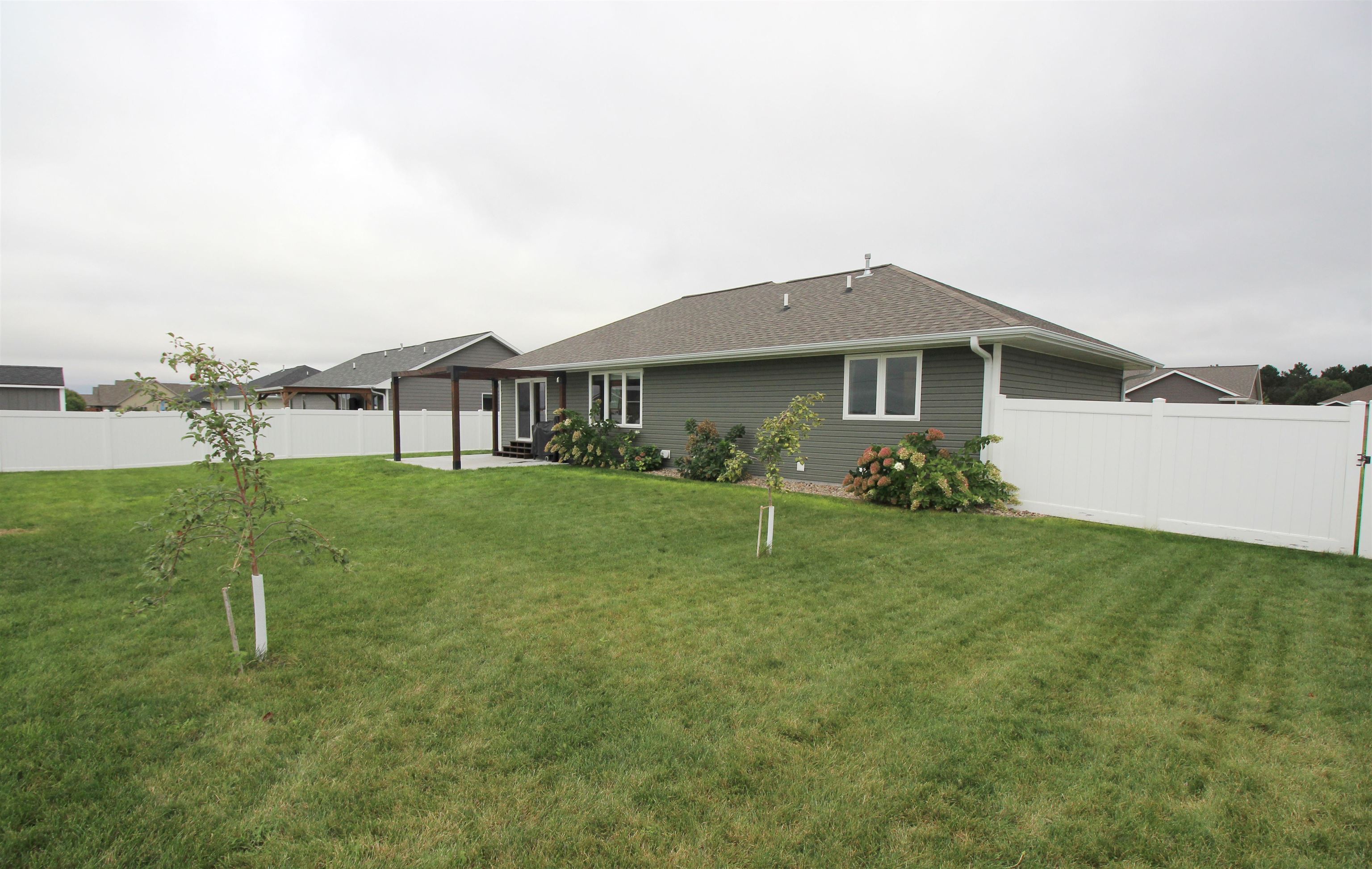 703 W 47th Street Place, Kearney, Nebraska 68845, 5 Bedroom Bedrooms, ,3 BathroomBathrooms,Residential,for Sale,703 W 47th Street Place,20261392