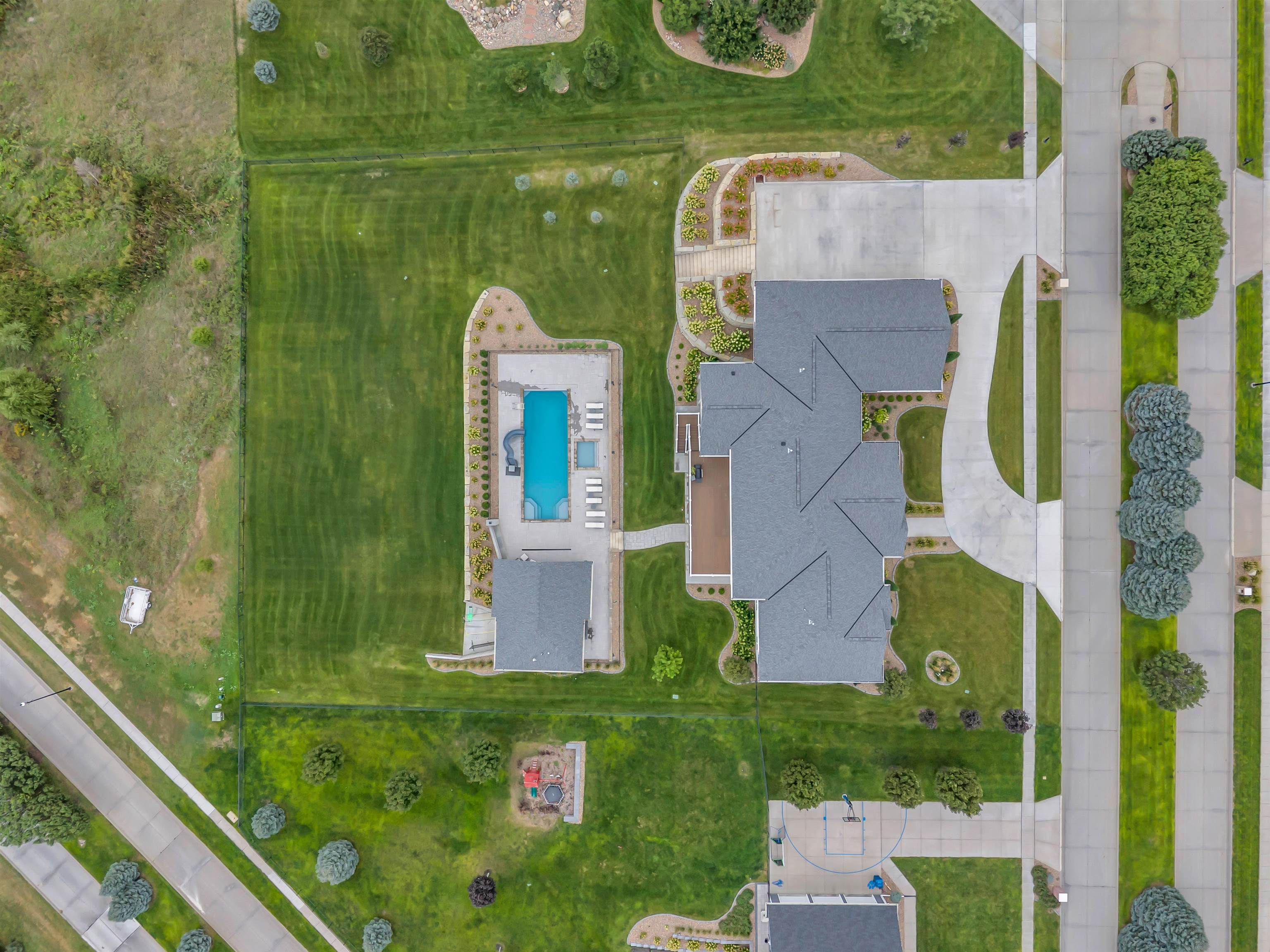 5911 6th Ave, Kearney, Nebraska 68845, 7 Bedroom Bedrooms, ,5 BathroomBathrooms,Residential,for Sale,5911 6th Ave,20261401