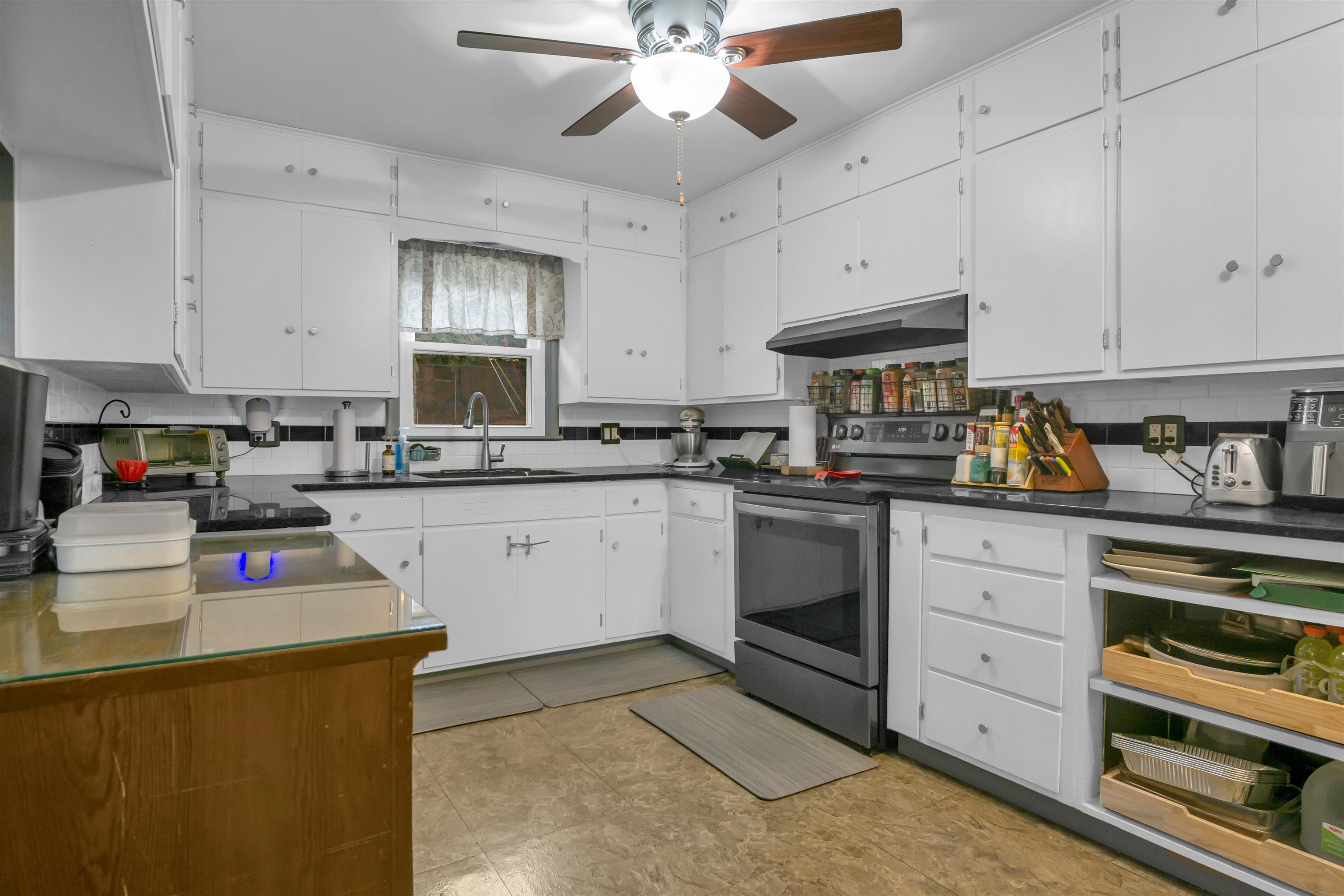 503 W 35th Street, Kearney, Nebraska 68845, 4 Bedroom Bedrooms, ,2 BathroomBathrooms,Residential,for Sale,503 W 35th Street,20261405