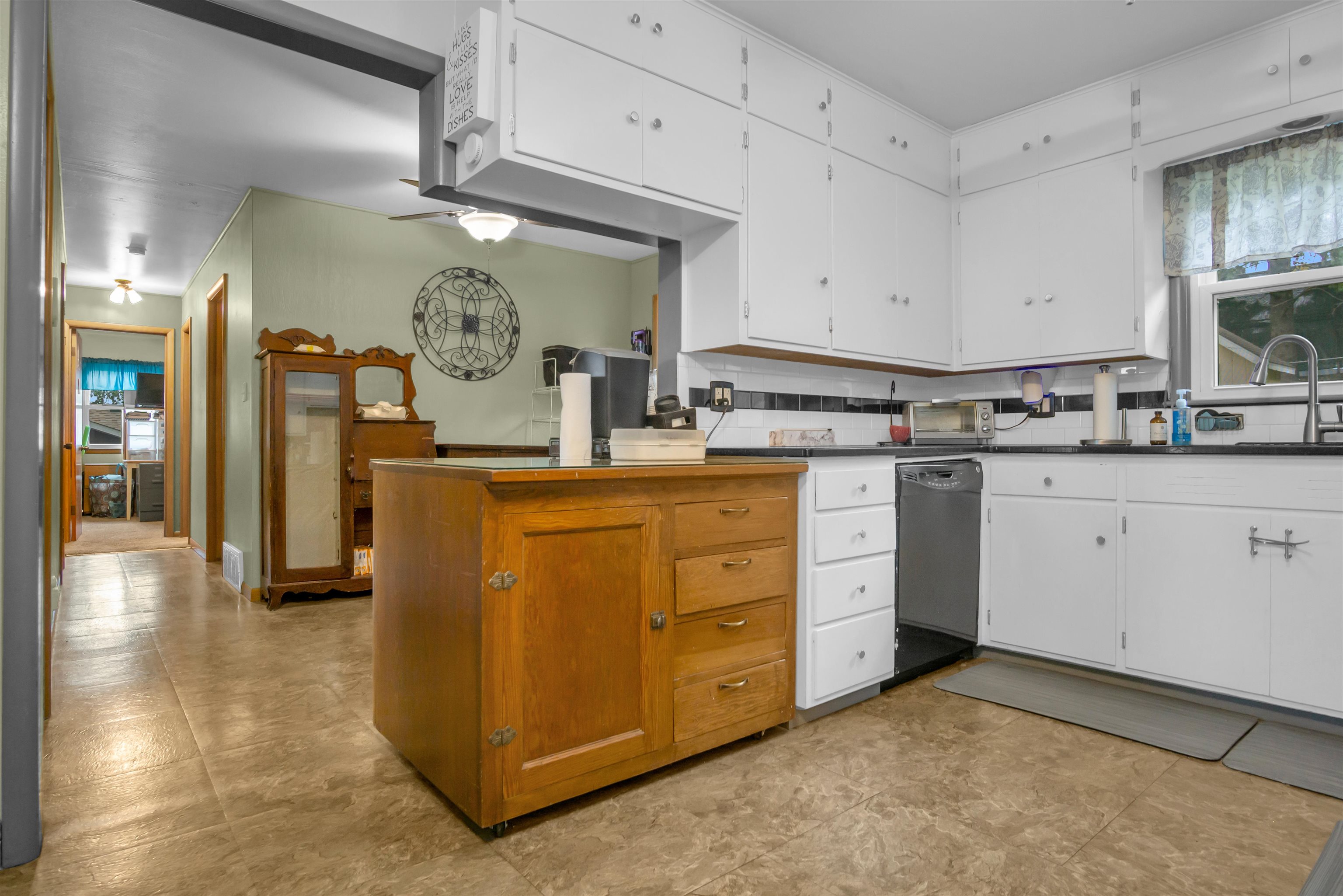 503 W 35th Street, Kearney, Nebraska 68845, 4 Bedroom Bedrooms, ,2 BathroomBathrooms,Residential,for Sale,503 W 35th Street,20261405