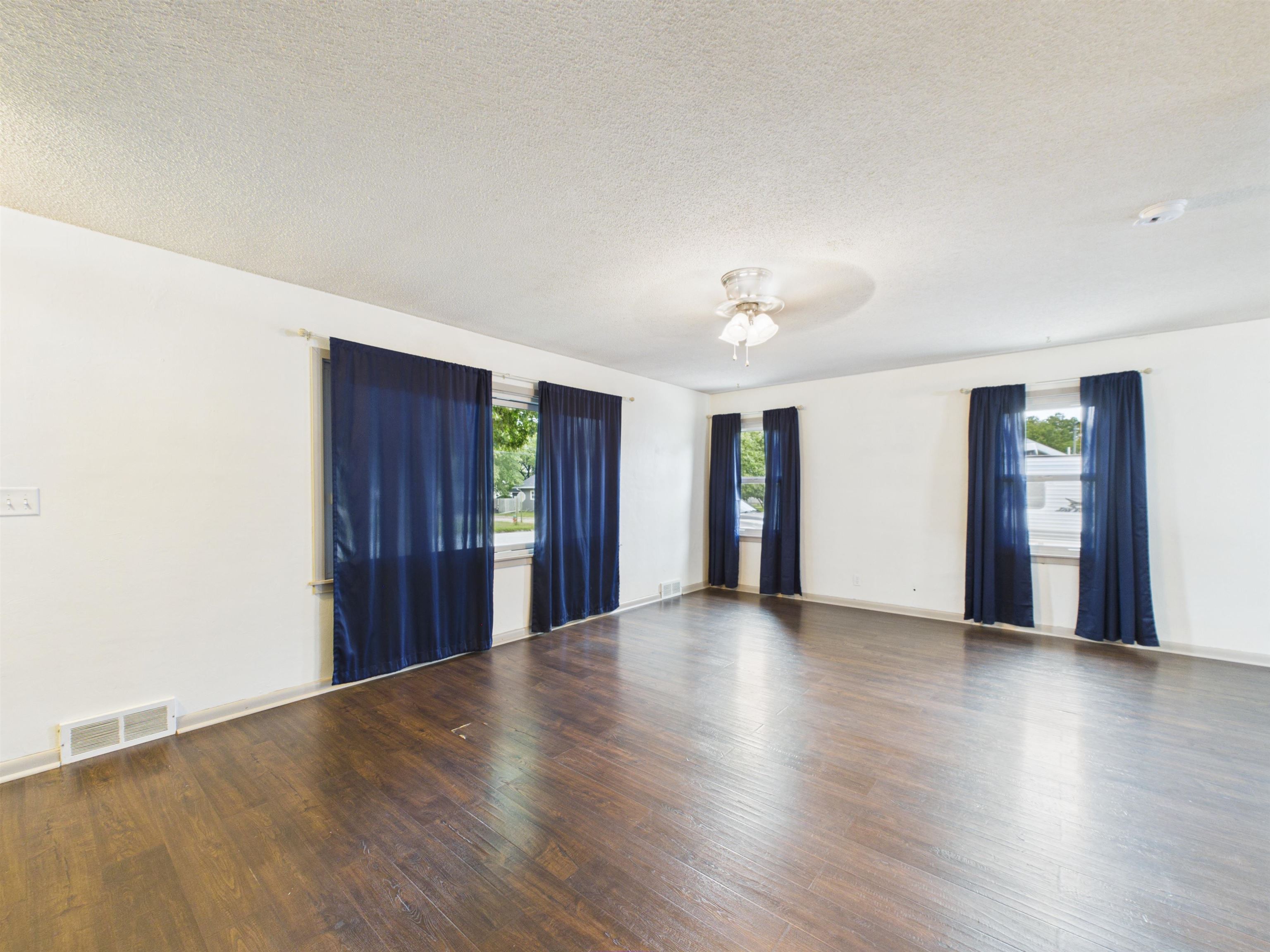 321 W 5th Street, Minden, Nebraska 68959, 5 Bedroom Bedrooms, ,2 BathroomBathrooms,Residential,for Sale,321 W 5th Street,20261427