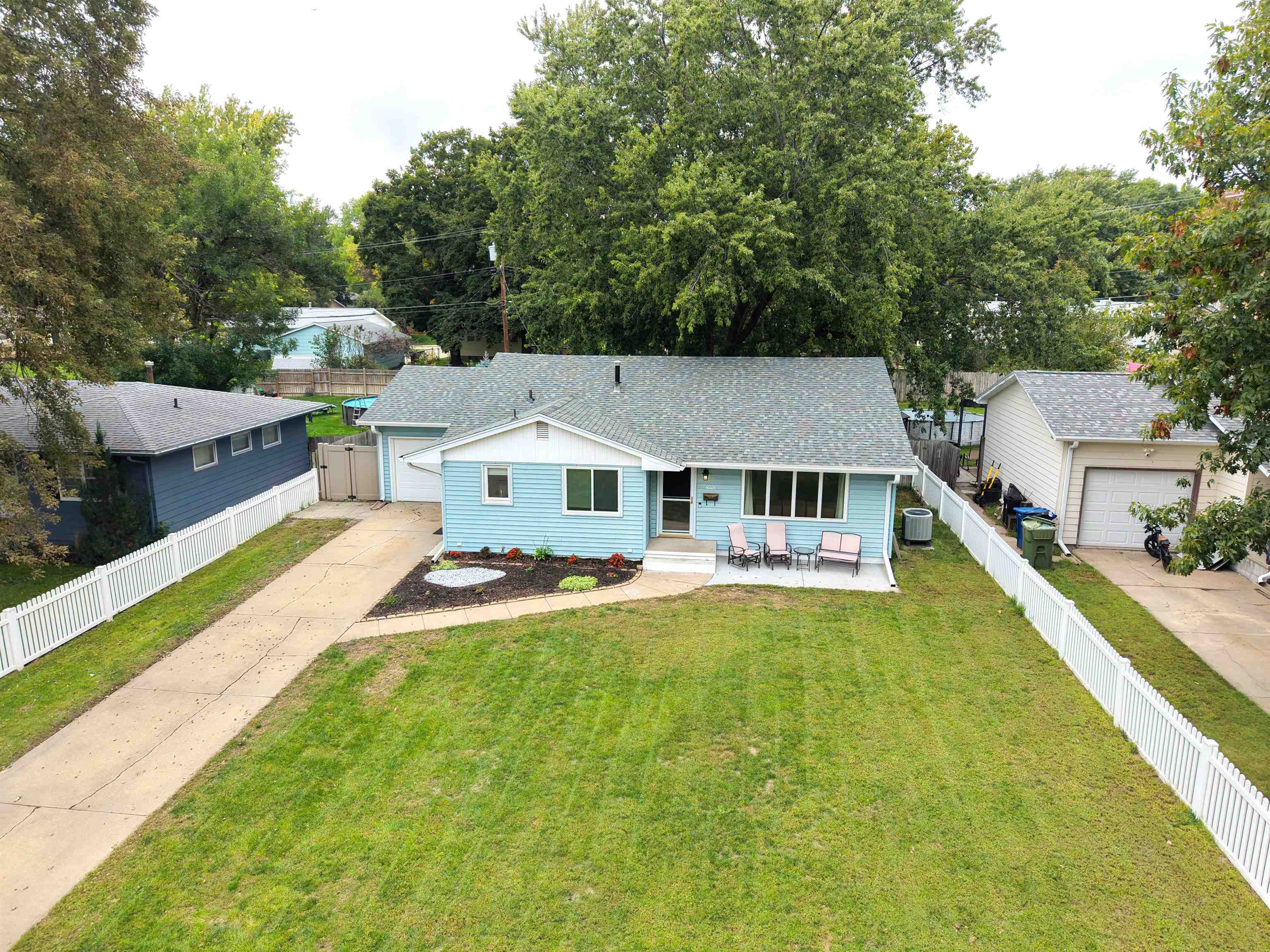 4004 Linden Drive, Kearney, Nebraska 68847, 3 Bedroom Bedrooms, ,2 BathroomBathrooms,Residential,for Sale,4004 Linden Drive,20261430