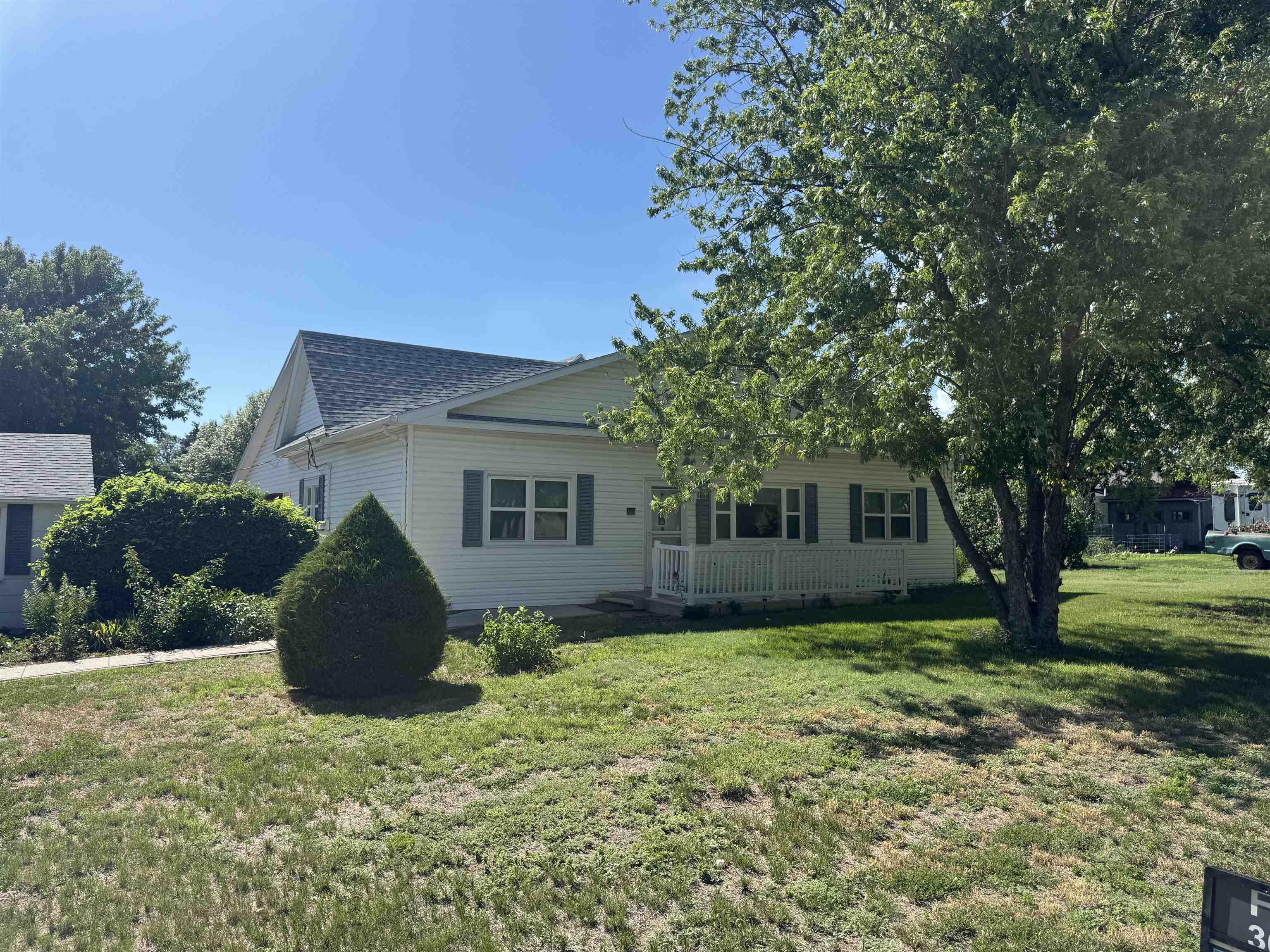 801 John St., Alma, Nebraska 68920, 2 Bedroom Bedrooms, ,2 BathroomBathrooms,Residential,for Sale,801 John St.,20260404