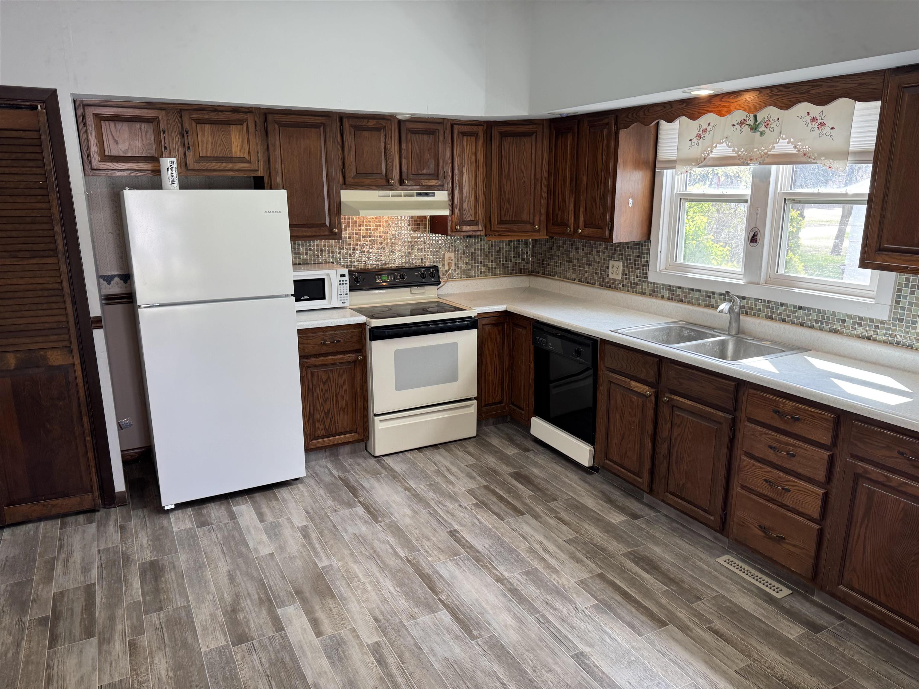 801 John St., Alma, Nebraska 68920, 2 Bedroom Bedrooms, ,2 BathroomBathrooms,Residential,for Sale,801 John St.,20260404