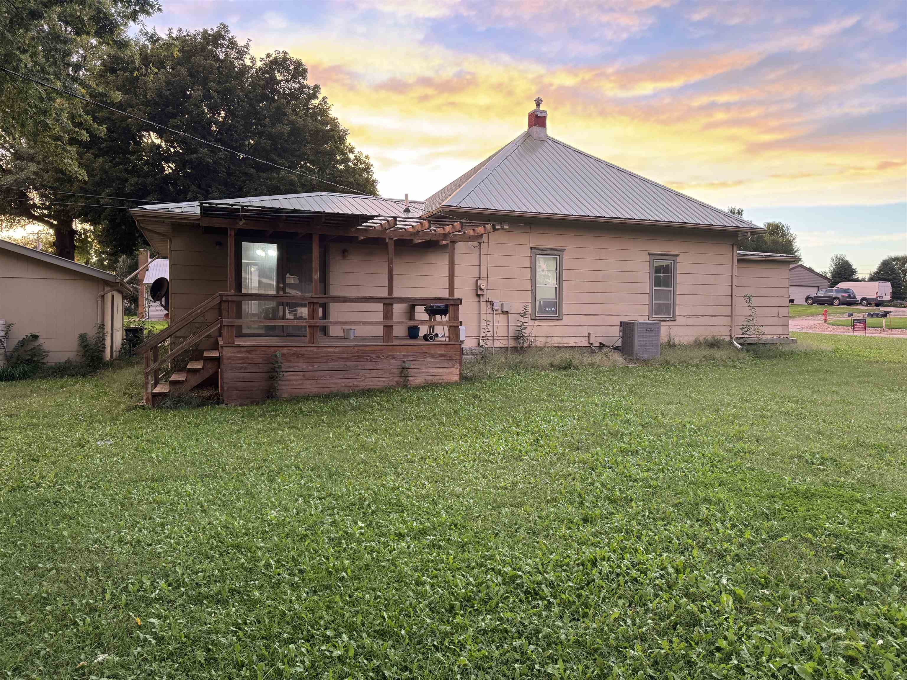 810 W Cedar Street, Sutton, Nebraska 68979, 2 Bedroom Bedrooms, ,2 BathroomBathrooms,Residential,for Sale,810 W Cedar Street,20261442