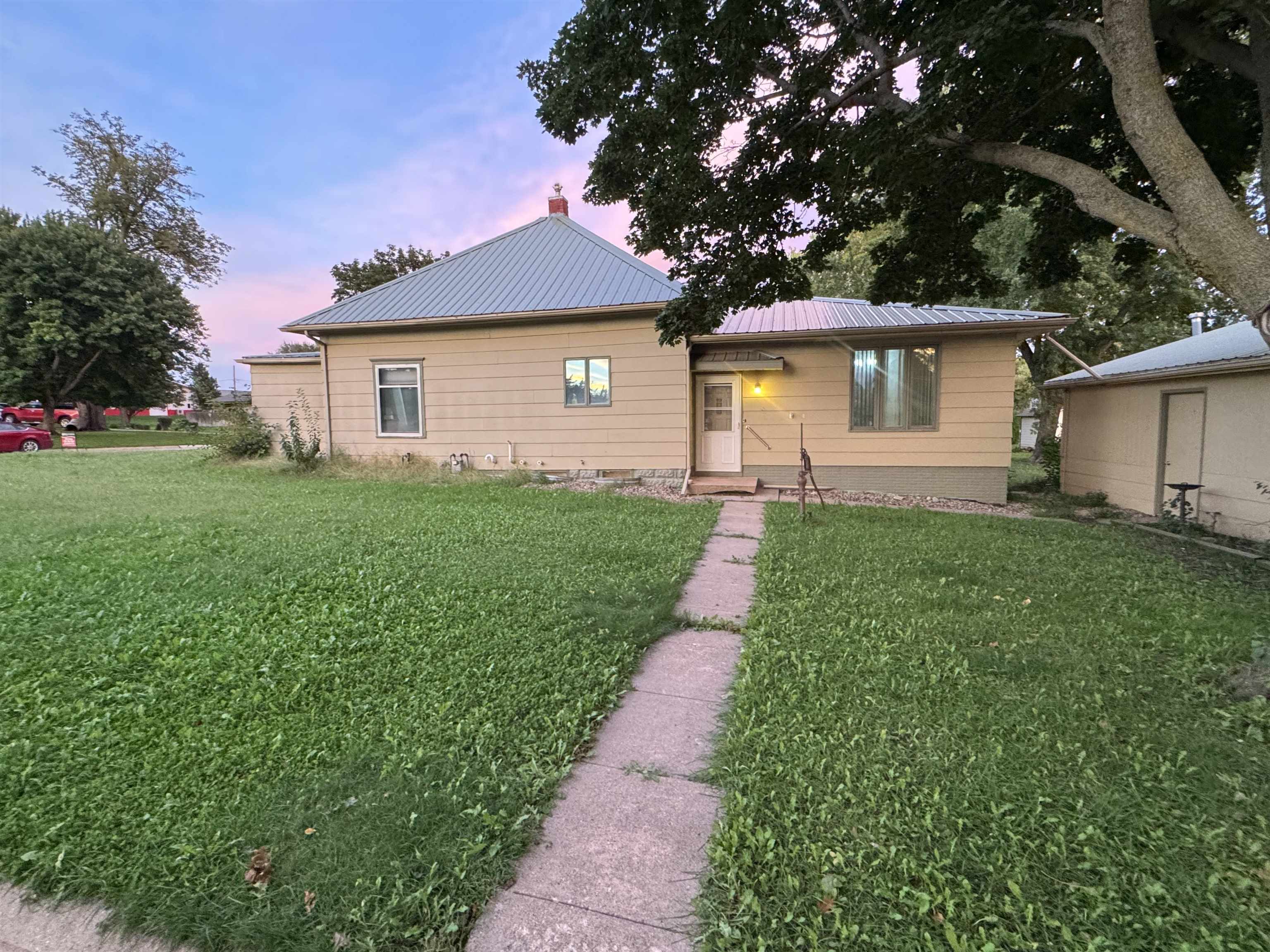 810 W Cedar Street, Sutton, Nebraska 68979, 2 Bedroom Bedrooms, ,2 BathroomBathrooms,Residential,for Sale,810 W Cedar Street,20261442