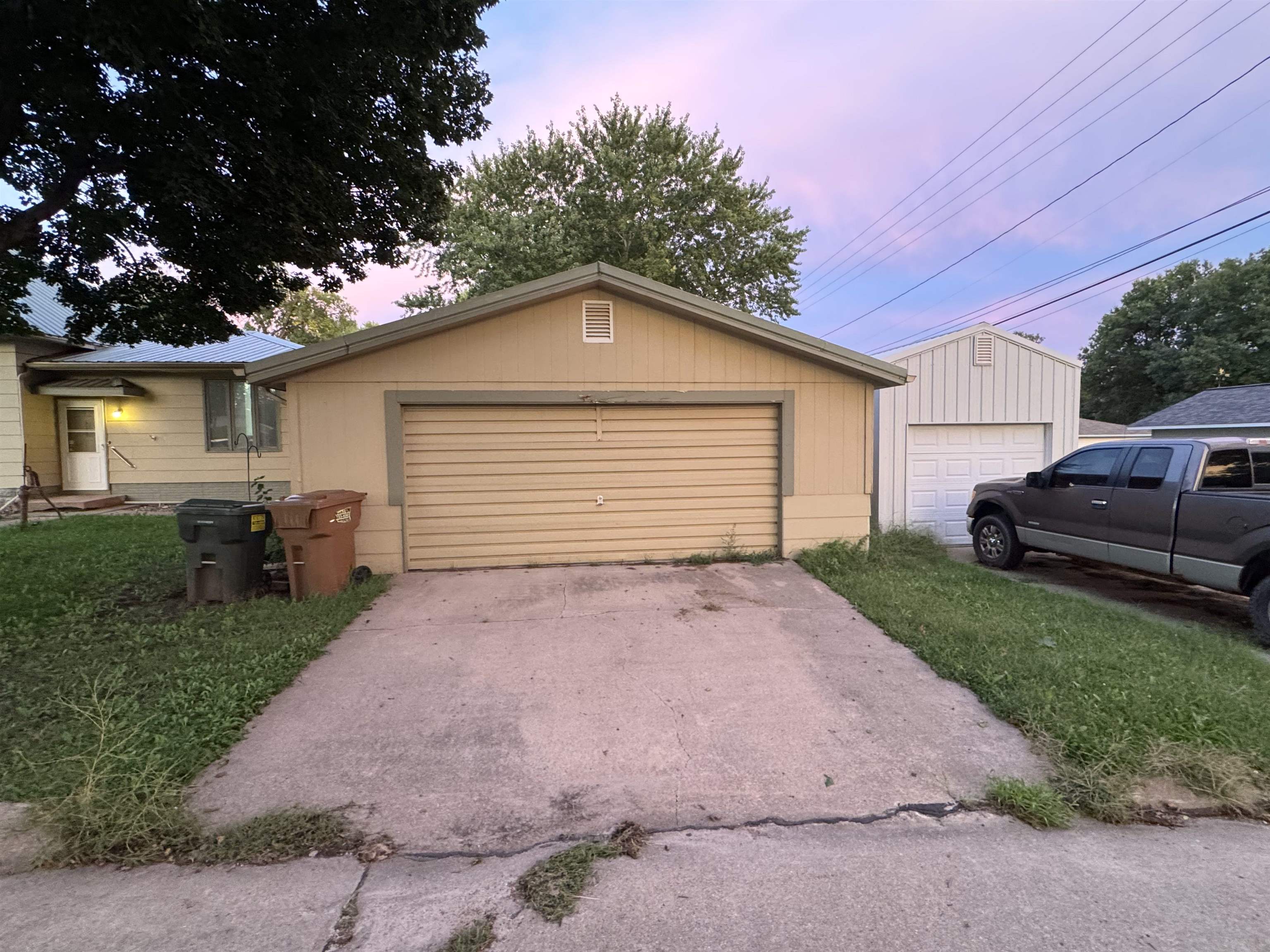 810 W Cedar Street, Sutton, Nebraska 68979, 2 Bedroom Bedrooms, ,2 BathroomBathrooms,Residential,for Sale,810 W Cedar Street,20261442