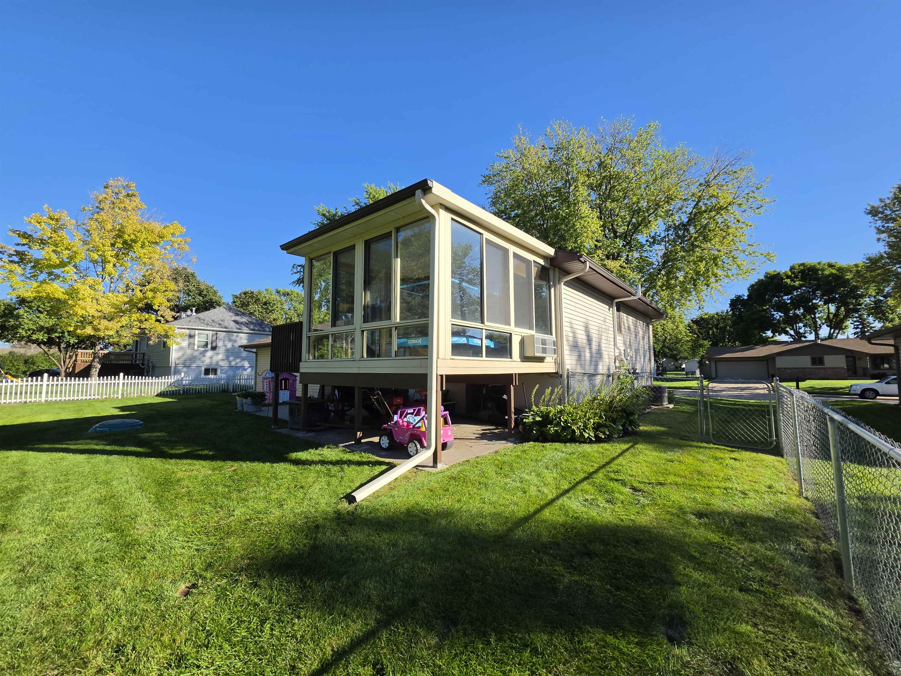 8 Maplewood Place, Kearney, Nebraska 68847, 3 Bedroom Bedrooms, ,2 BathroomBathrooms,Residential,for Sale,8 Maplewood Place,20261449
