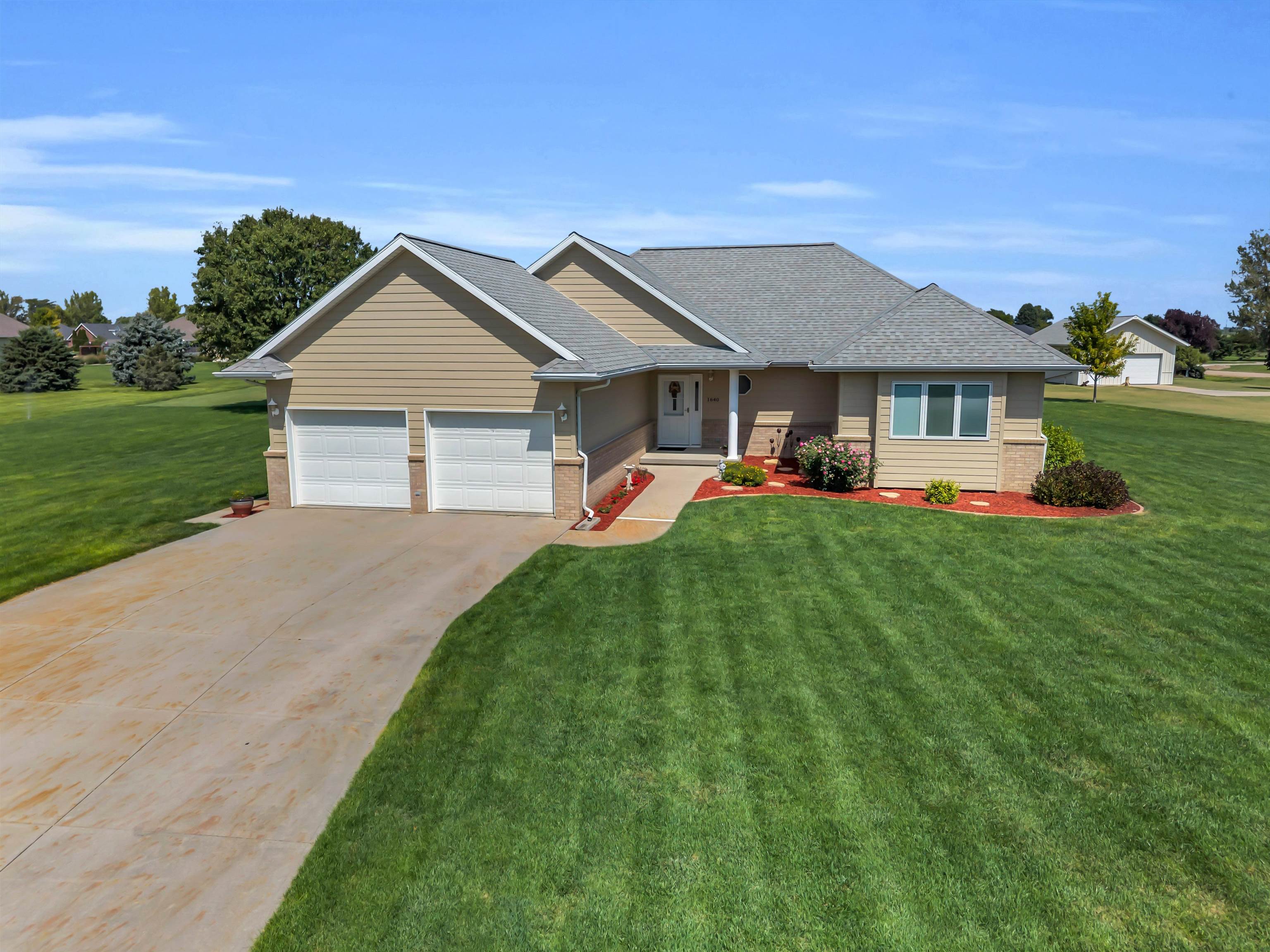 1640 E 67th St., Kearney, Nebraska 68847, 4 Bedroom Bedrooms, ,4 BathroomBathrooms,Residential,for Sale,1640 E 67th St.,20261475