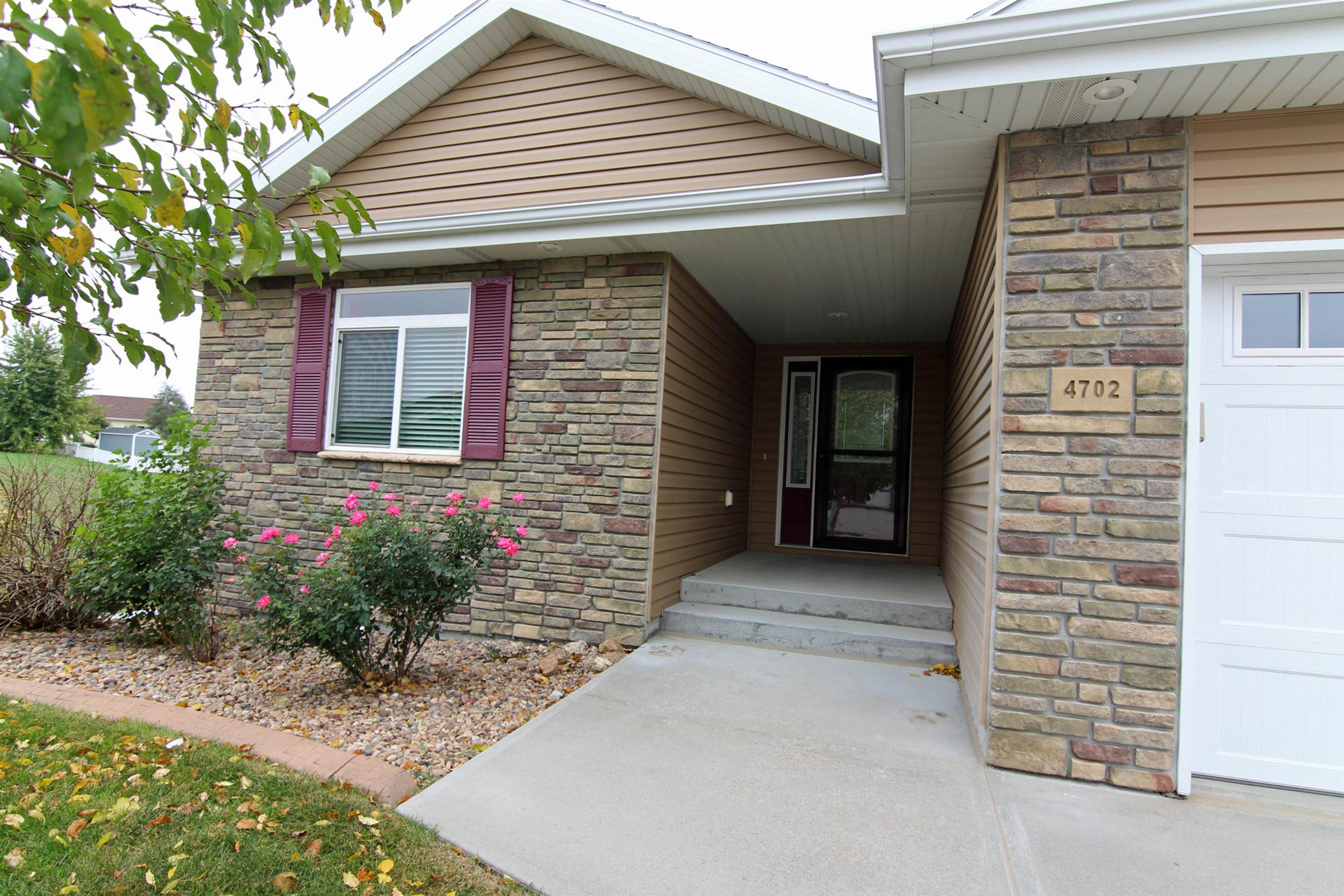 4702 10th Avenue Place, Kearney, Nebraska 68845, 5 Bedroom Bedrooms, ,3 BathroomBathrooms,Residential,for Sale,4702 10th Avenue Place,20261486