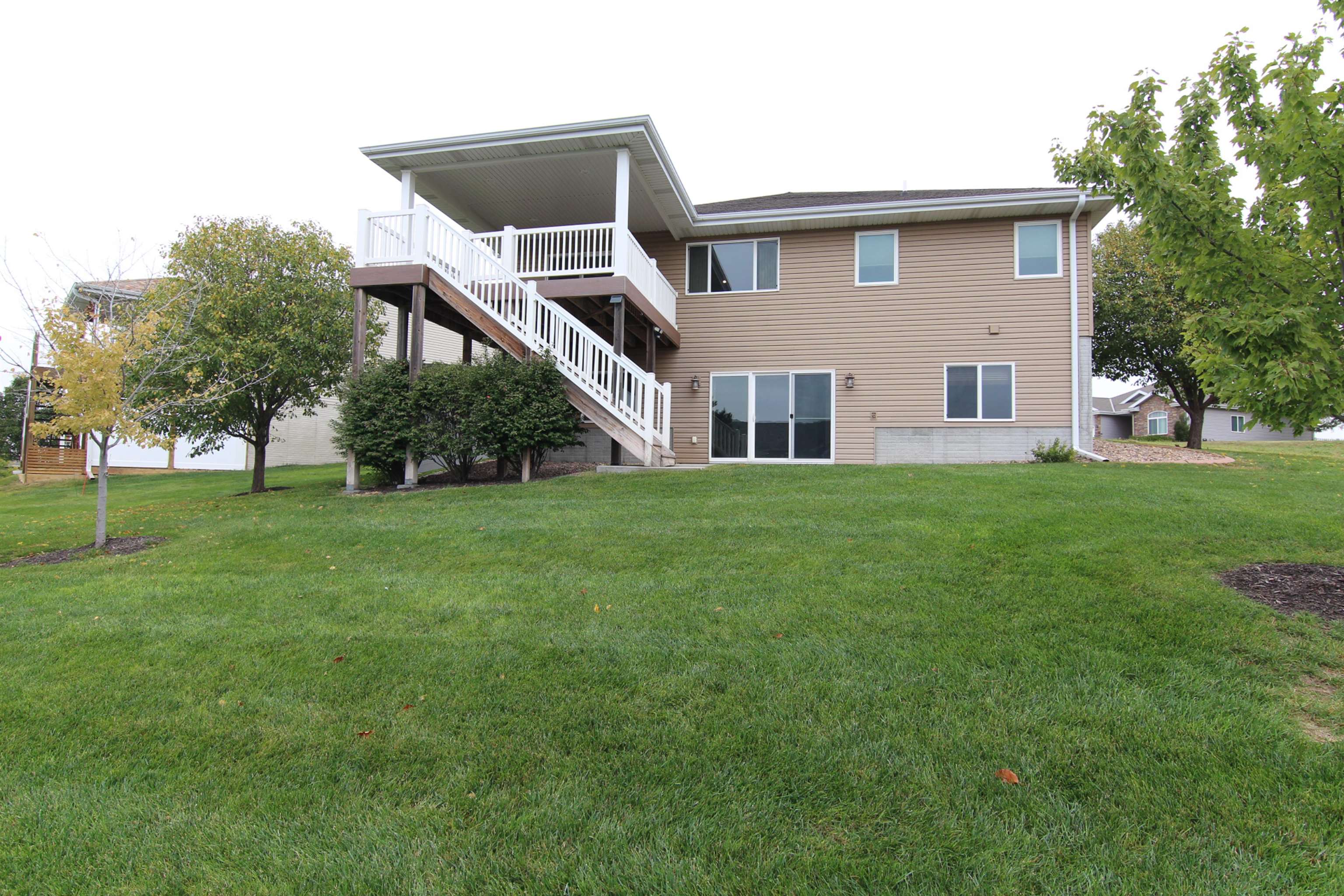 4702 10th Avenue Place, Kearney, Nebraska 68845, 5 Bedroom Bedrooms, ,3 BathroomBathrooms,Residential,for Sale,4702 10th Avenue Place,20261486