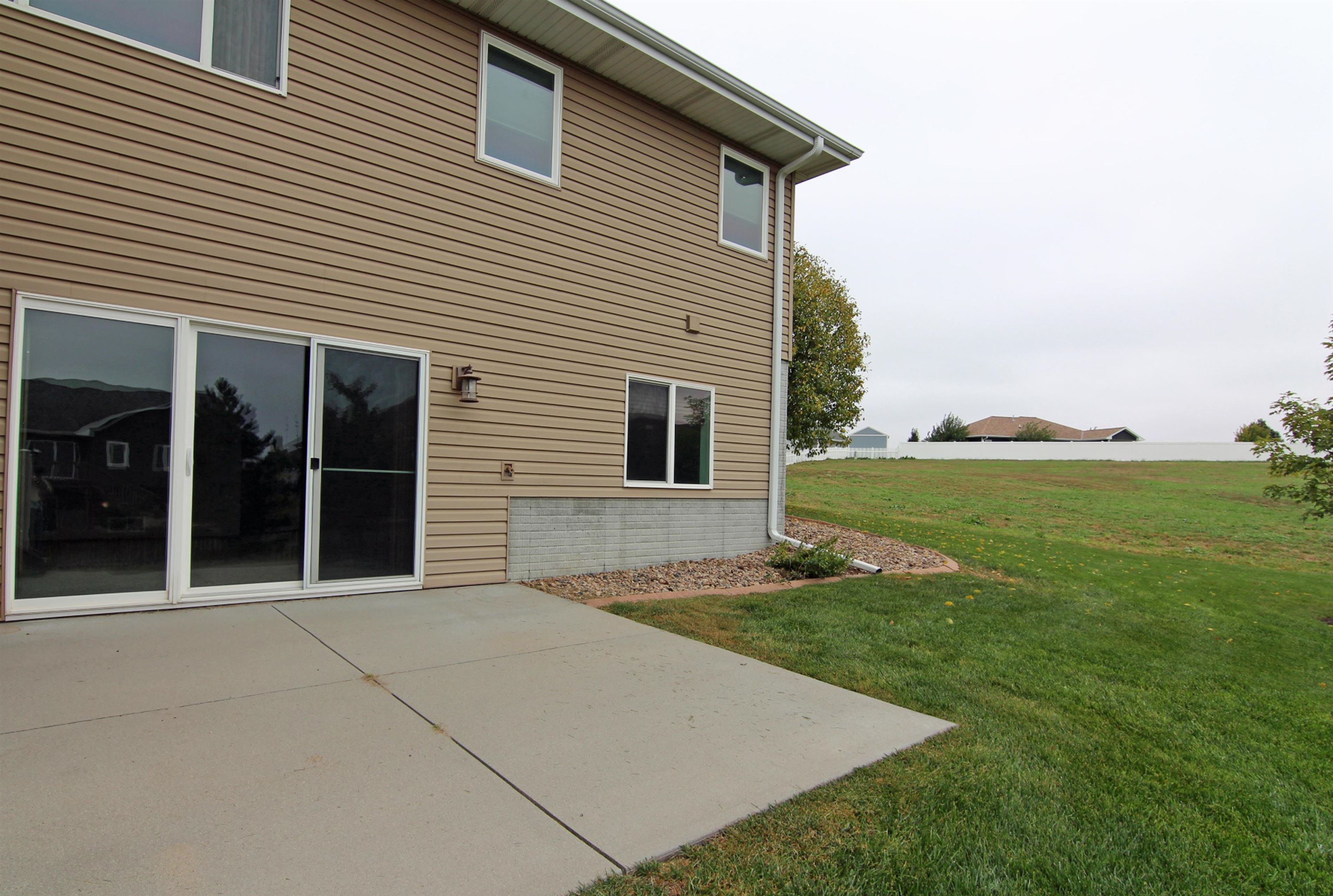 4702 10th Avenue Place, Kearney, Nebraska 68845, 5 Bedroom Bedrooms, ,3 BathroomBathrooms,Residential,for Sale,4702 10th Avenue Place,20261486