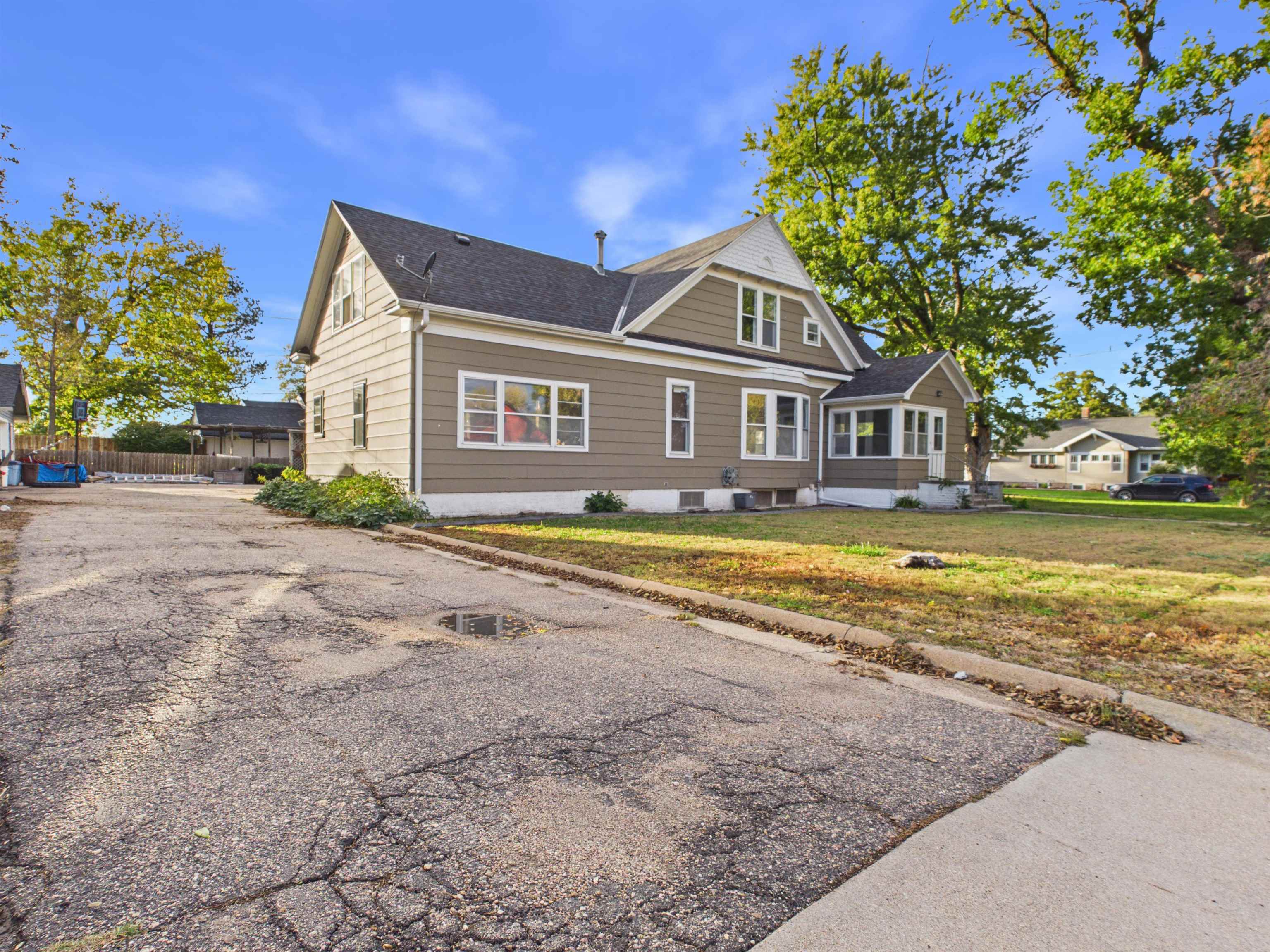 309 W 4th Street, Minden, Nebraska 68959, 5 Bedroom Bedrooms, ,3 BathroomBathrooms,Residential,for Sale,309 W 4th Street,20261505