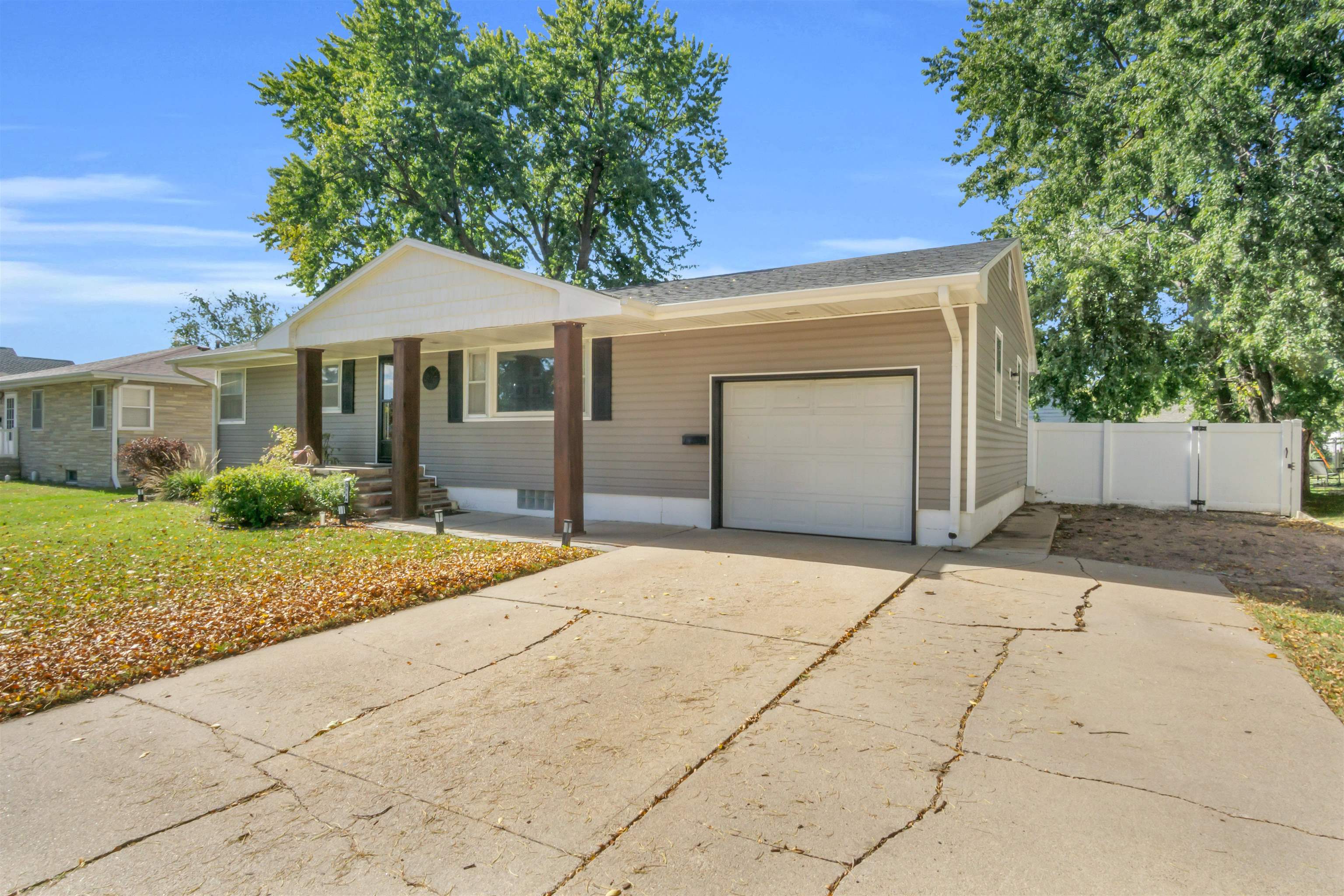 3114 F Avenue, Kearney, Nebraska 68847, 4 Bedroom Bedrooms, ,2 BathroomBathrooms,Residential,for Sale,3114 F Avenue,20261508