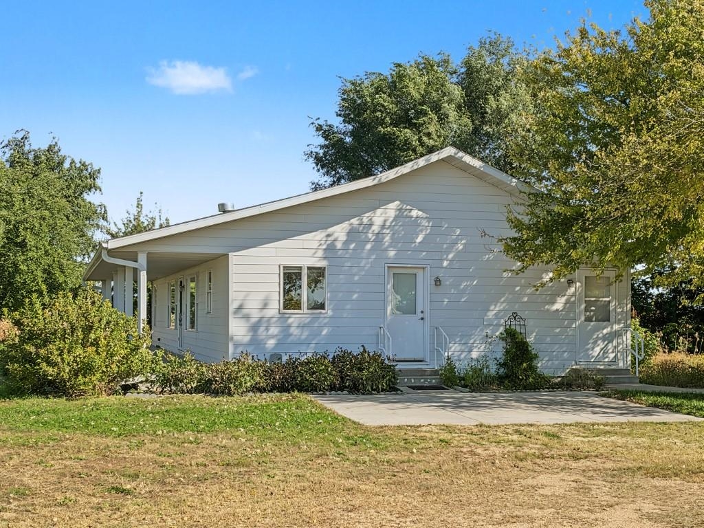 48485 Kilgore Road, Gibbon, Nebraska 68840, 3 Bedroom Bedrooms, ,2 BathroomBathrooms,Residential,for Sale,48485 Kilgore Road,20261512