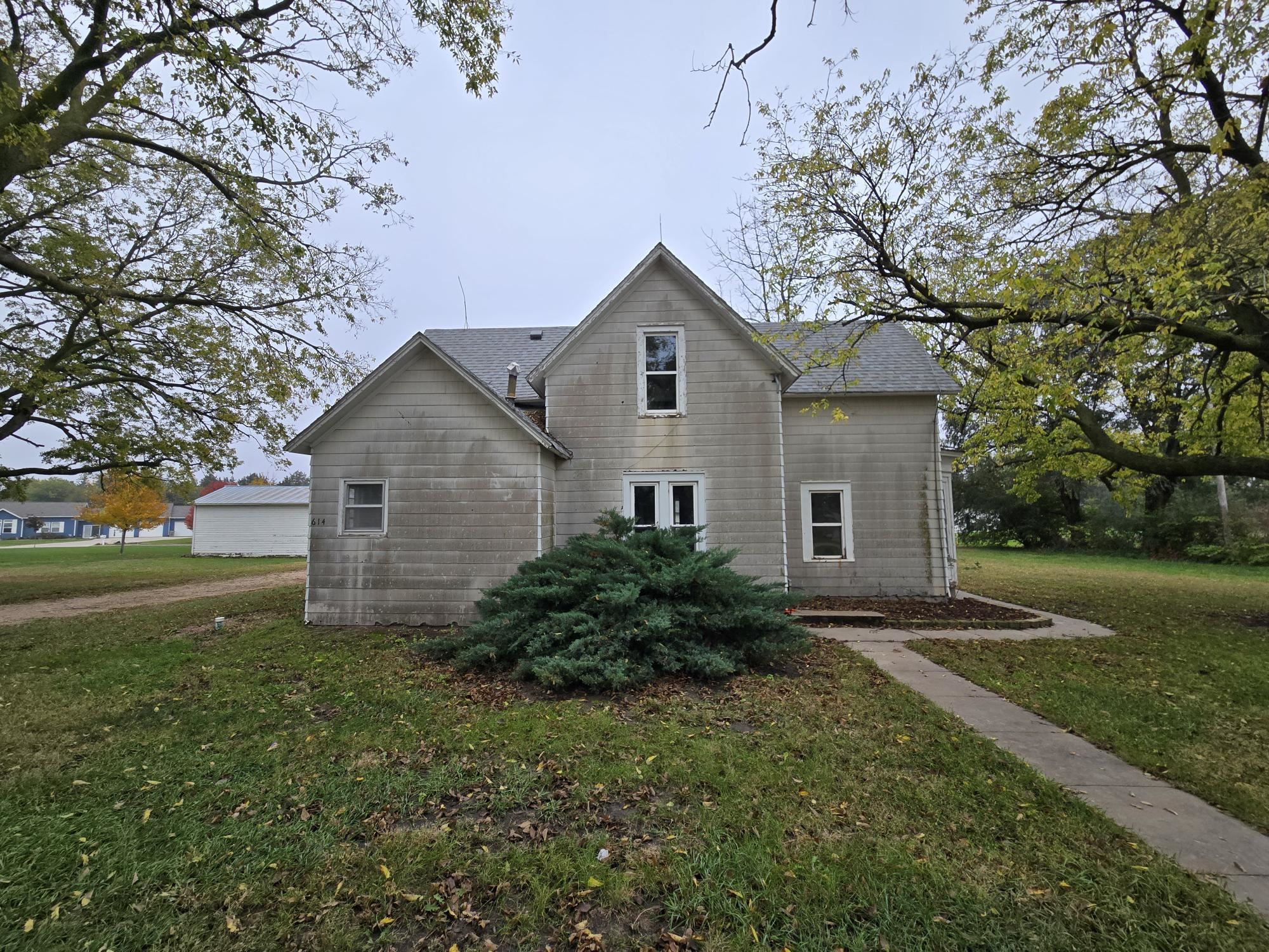 614 E 2nd Street, Shelton, Nebraska 68876, 4 Bedroom Bedrooms, ,1 BathroomBathrooms,Residential,for Sale,614 E 2nd Street,20261552