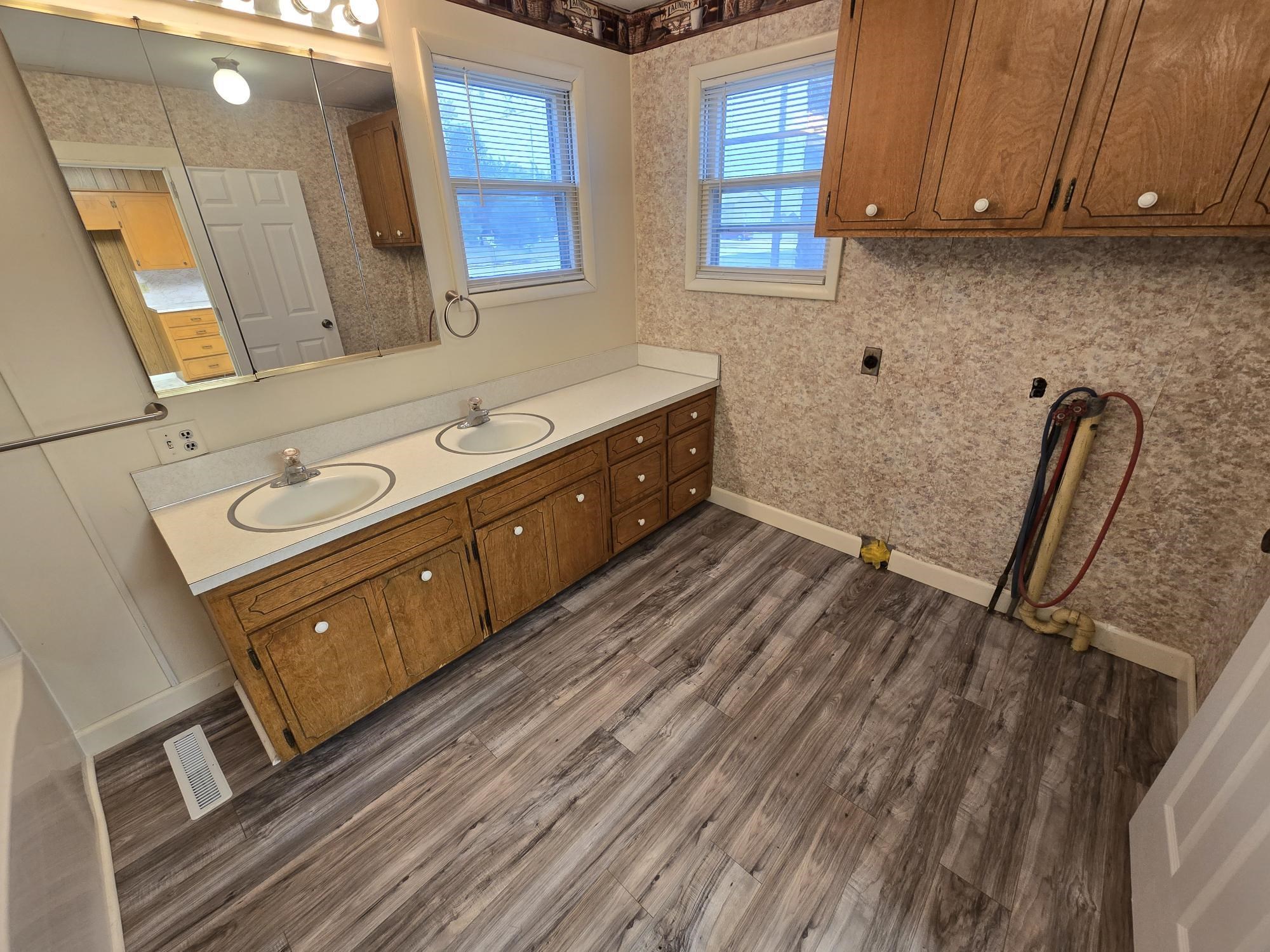 614 E 2nd Street, Shelton, Nebraska 68876, 4 Bedroom Bedrooms, ,1 BathroomBathrooms,Residential,for Sale,614 E 2nd Street,20261552