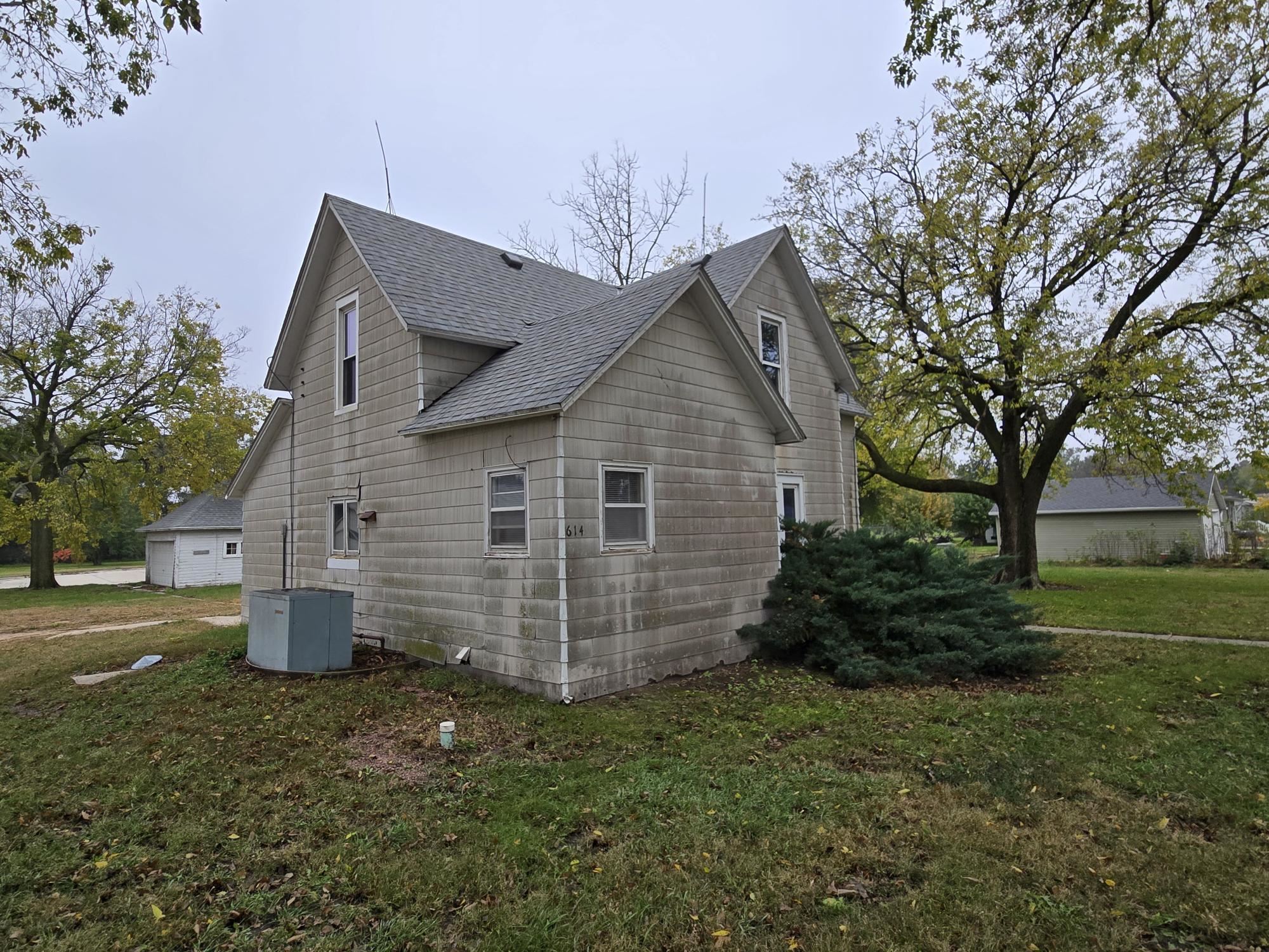 614 E 2nd Street, Shelton, Nebraska 68876, 4 Bedroom Bedrooms, ,1 BathroomBathrooms,Residential,for Sale,614 E 2nd Street,20261552