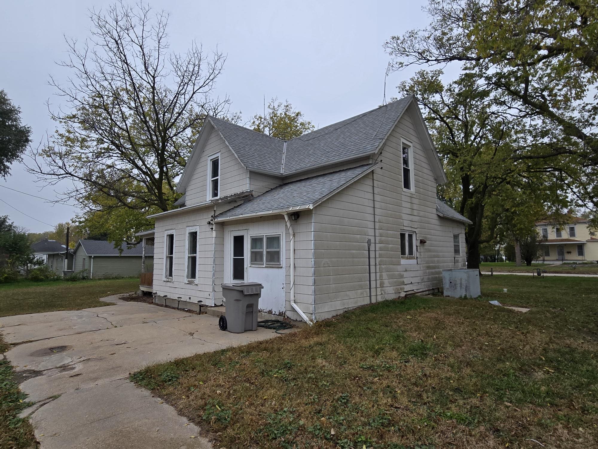 614 E 2nd Street, Shelton, Nebraska 68876, 4 Bedroom Bedrooms, ,1 BathroomBathrooms,Residential,for Sale,614 E 2nd Street,20261552