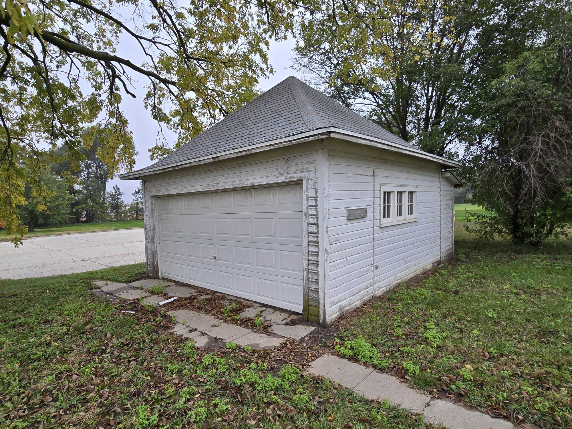 614 E 2nd Street, Shelton, Nebraska 68876, 4 Bedroom Bedrooms, ,1 BathroomBathrooms,Residential,for Sale,614 E 2nd Street,20261552