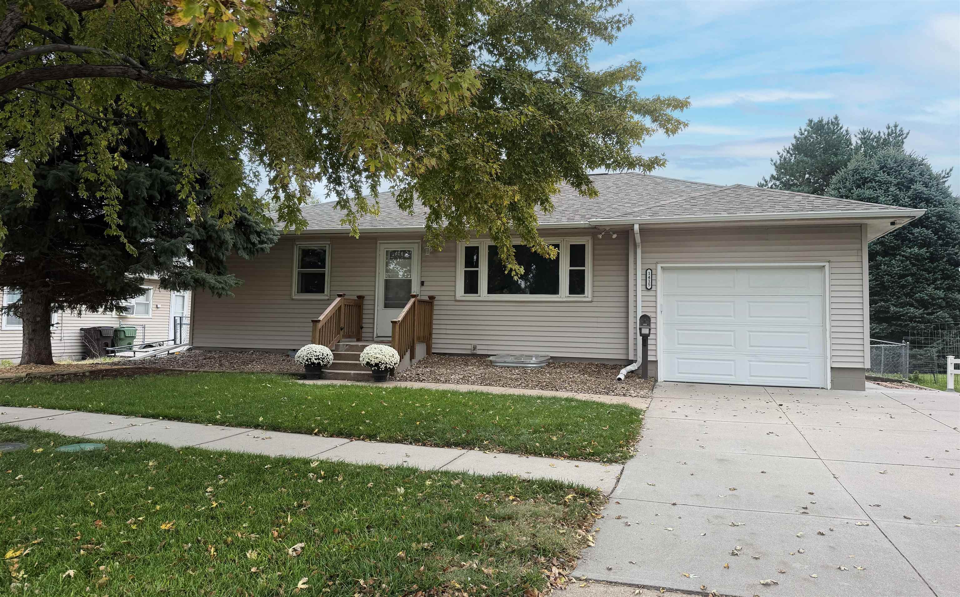 1415 4th Avenue, Kearney, Nebraska 68845-000, 3 Bedroom Bedrooms, ,2 BathroomBathrooms,Residential,for Sale,1415 4th Avenue,20261555